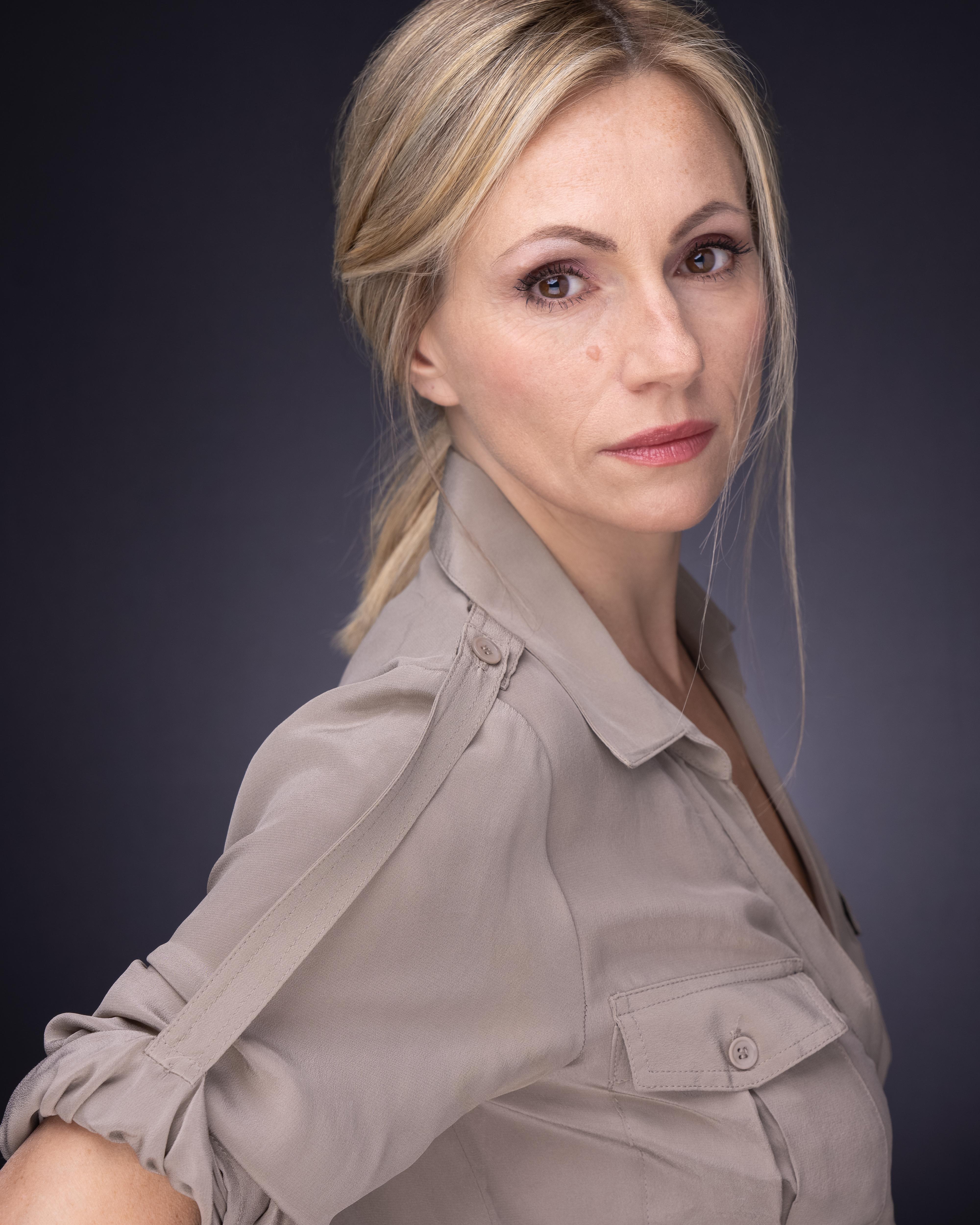 actor Maria Bobeva large photo