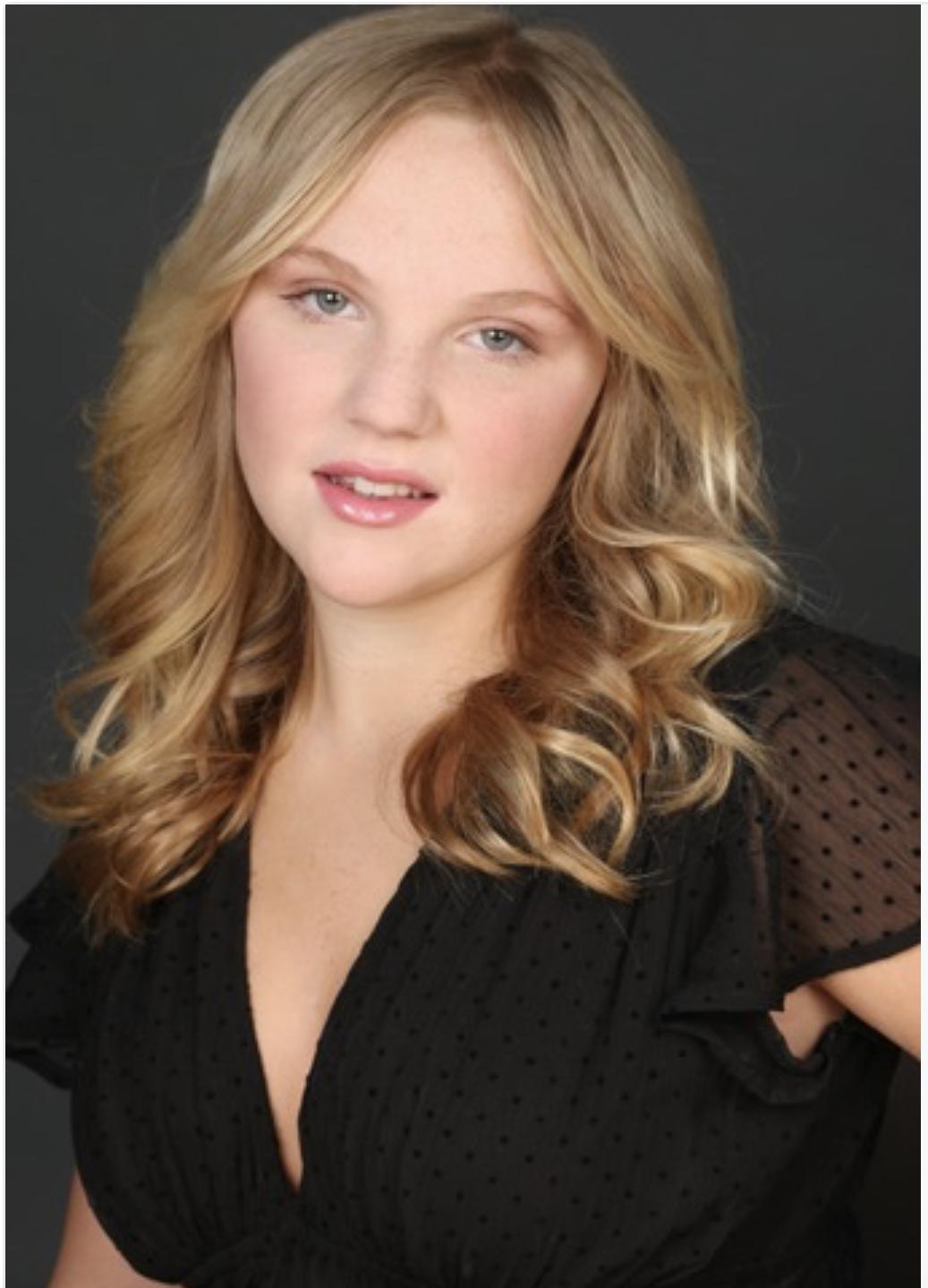 actor Hannah Brahney large photo