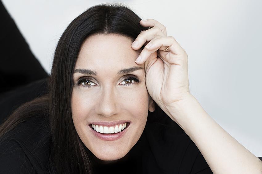 actor Molly Malcolm large photo