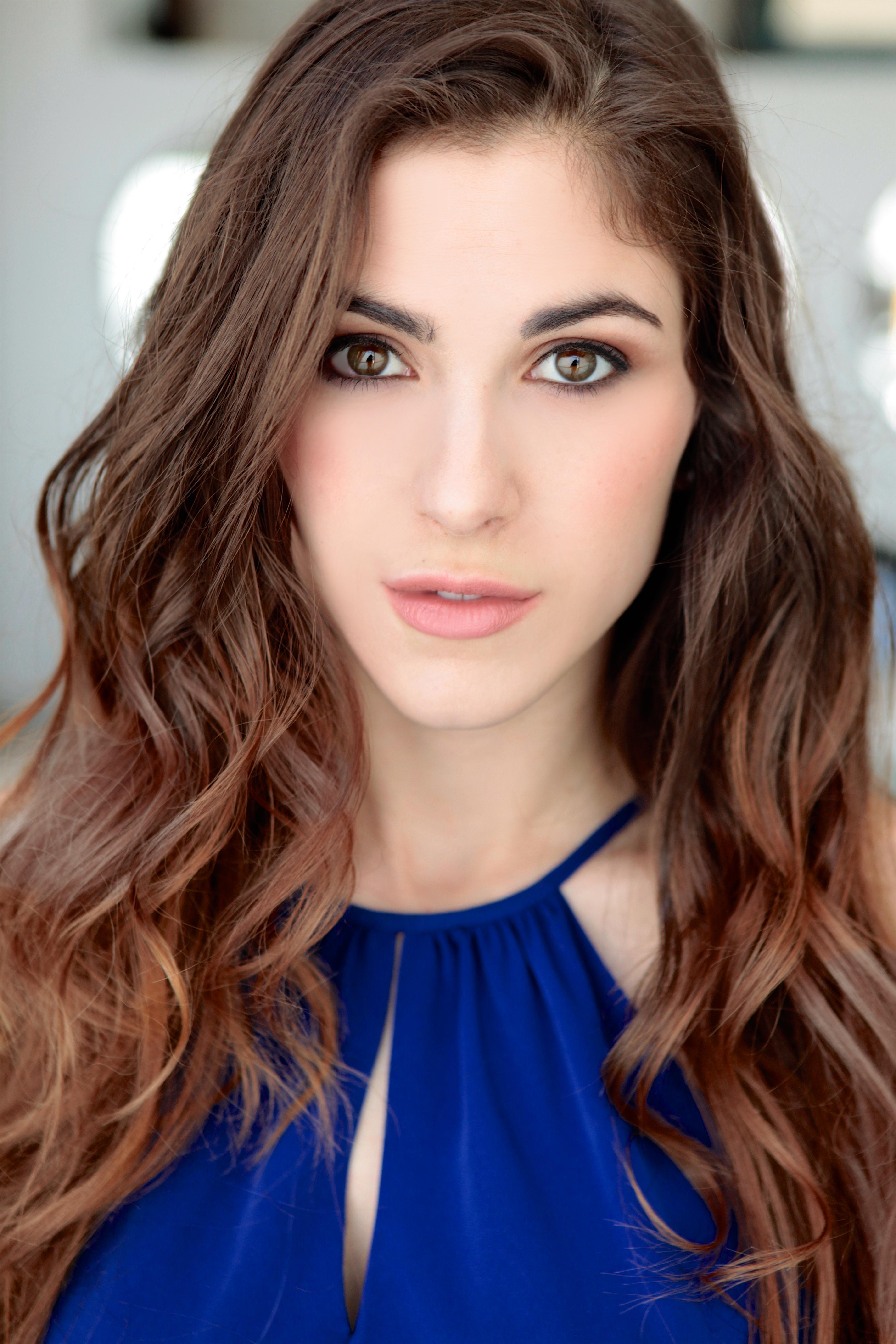 actor Chelsea Rae Barton large photo