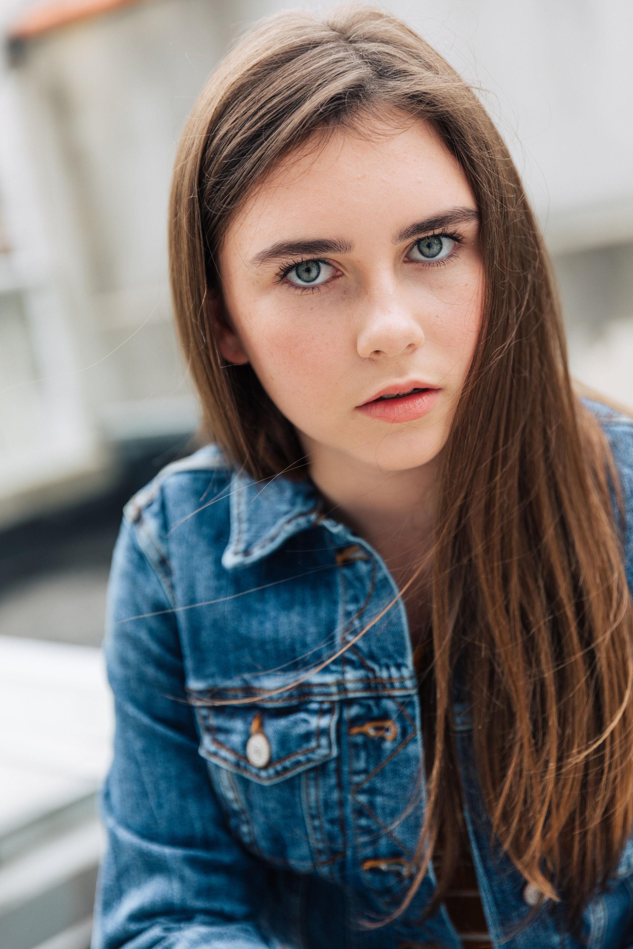 actor Jillian Lebling large photo