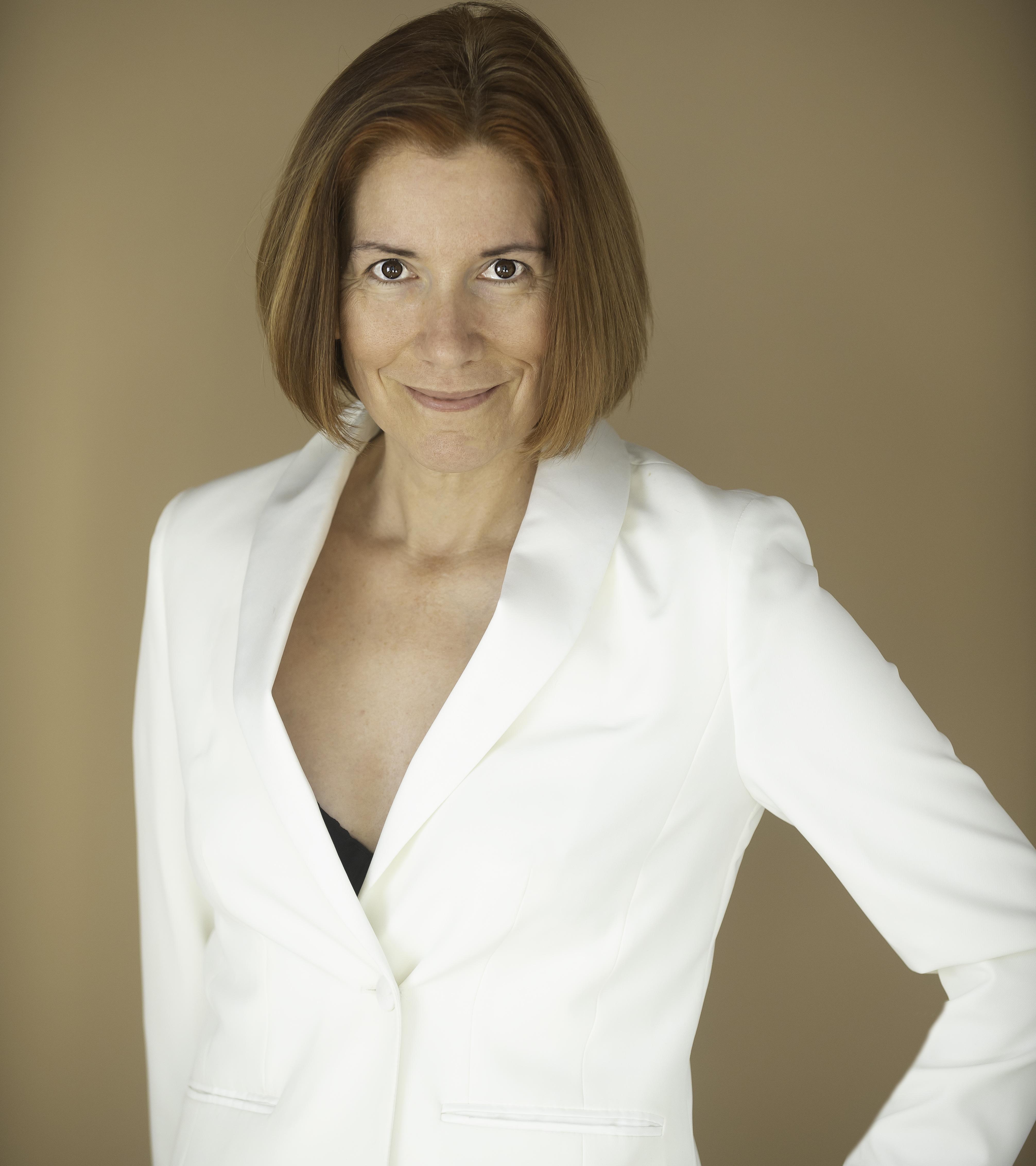 actor Manon Halliburton large photo