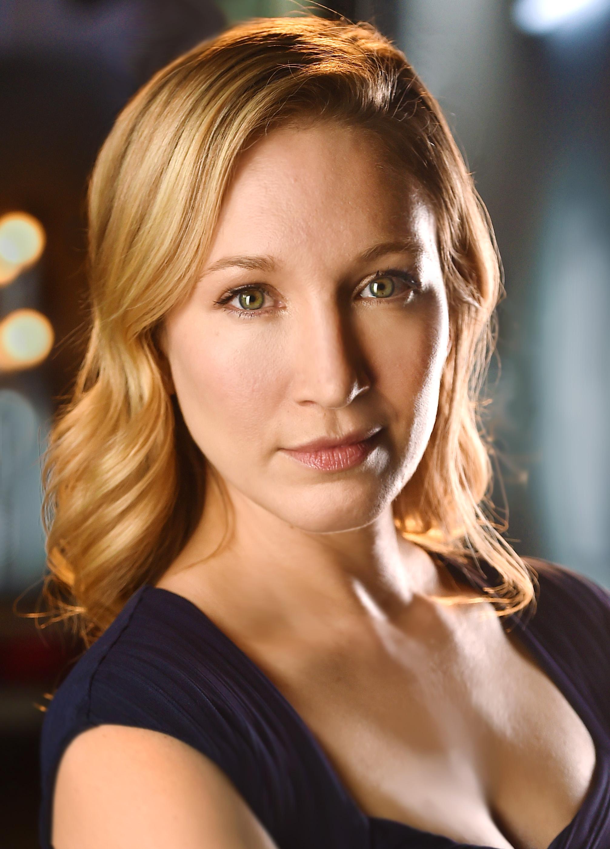 actor Gwen Gottlieb large photo