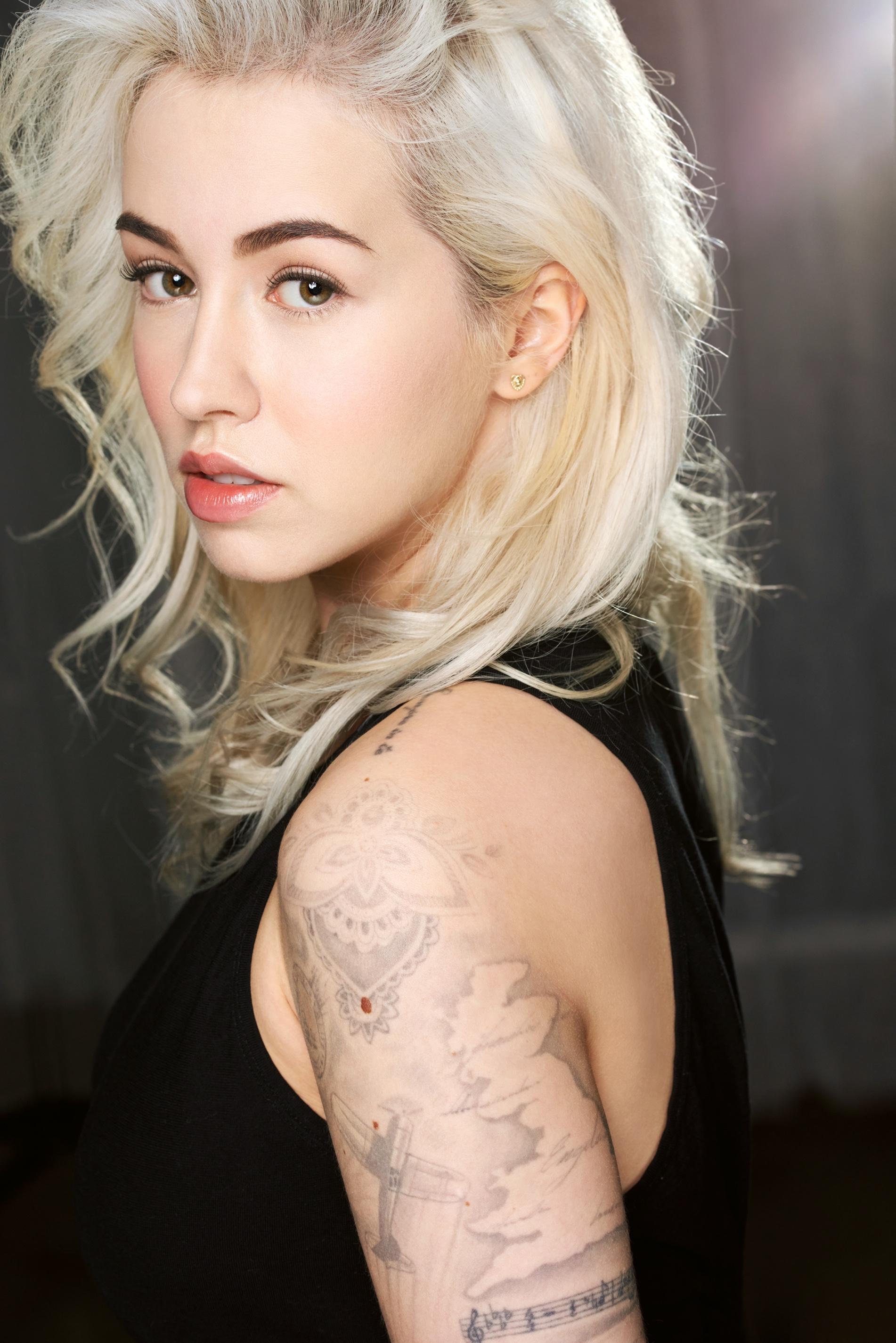 actor Coco Lloyd large photo