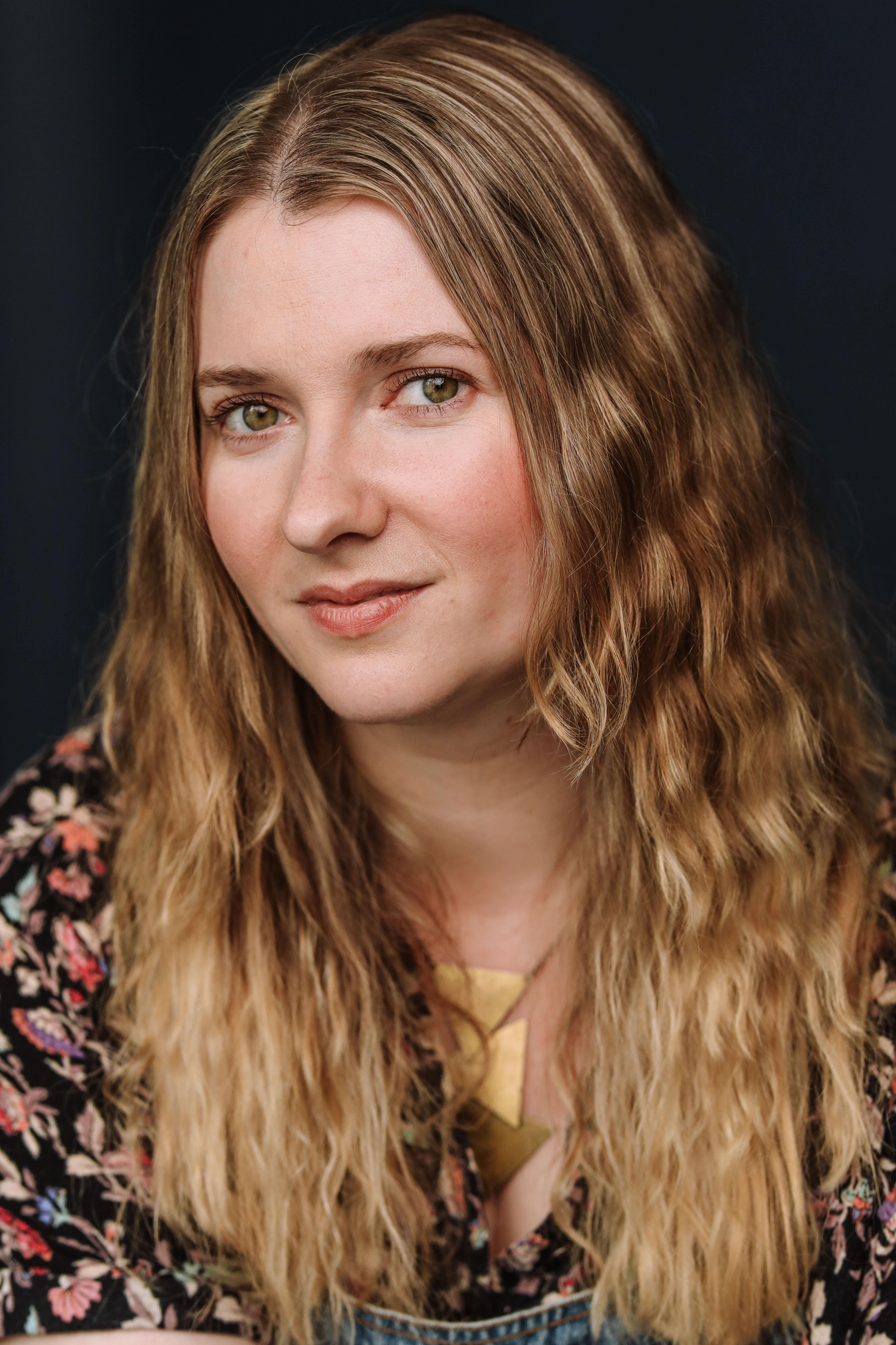 actor Elizabeth Neale large photo