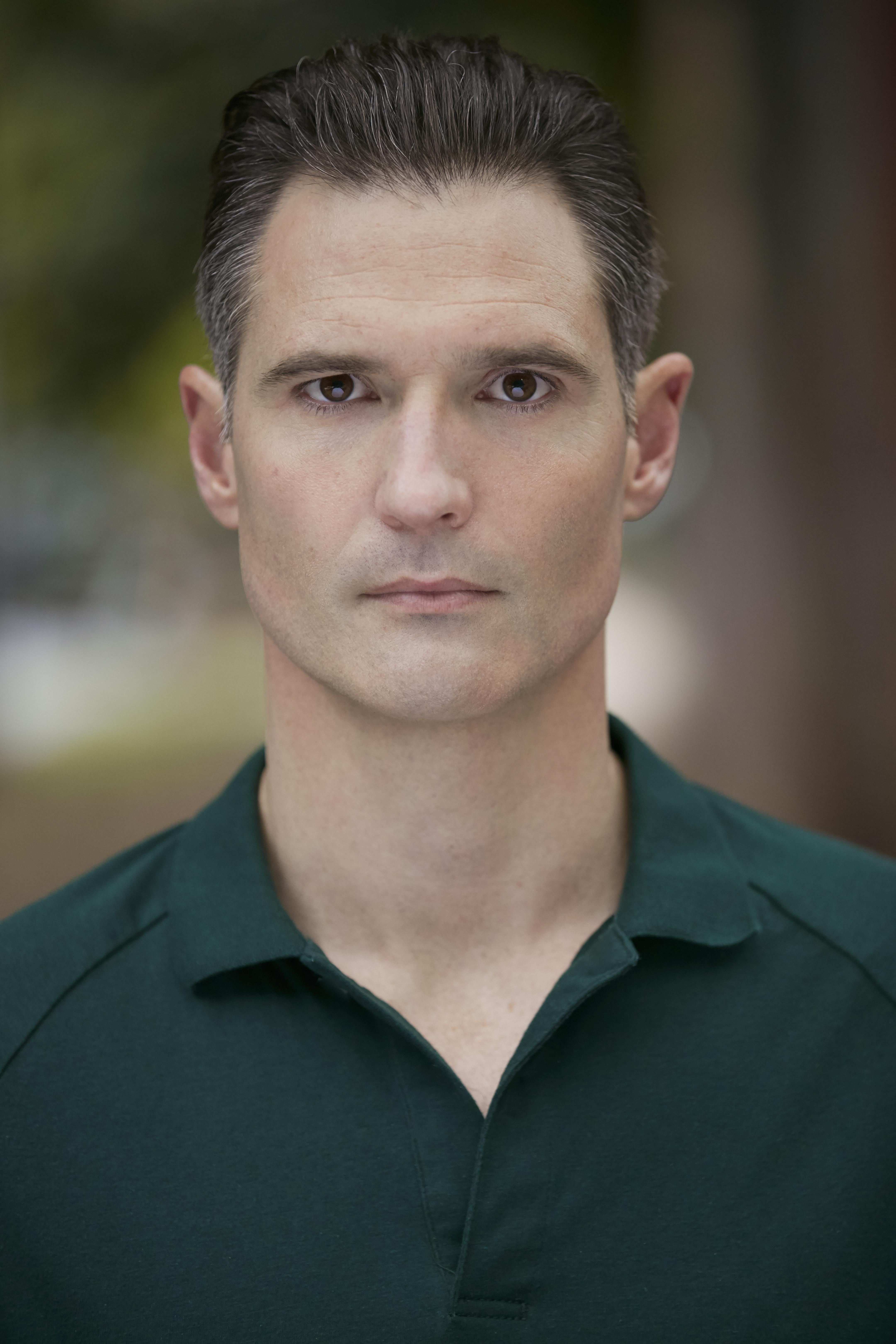 actor Eddie Davenport large photo