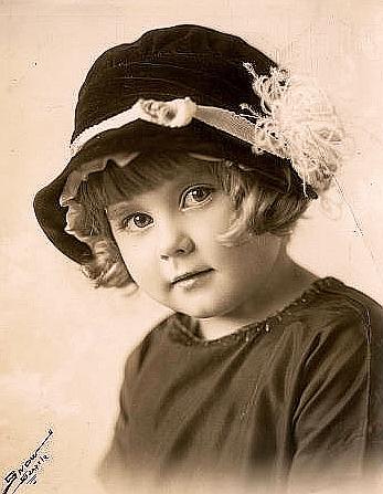 actor Betsy Ann Hisle large photo