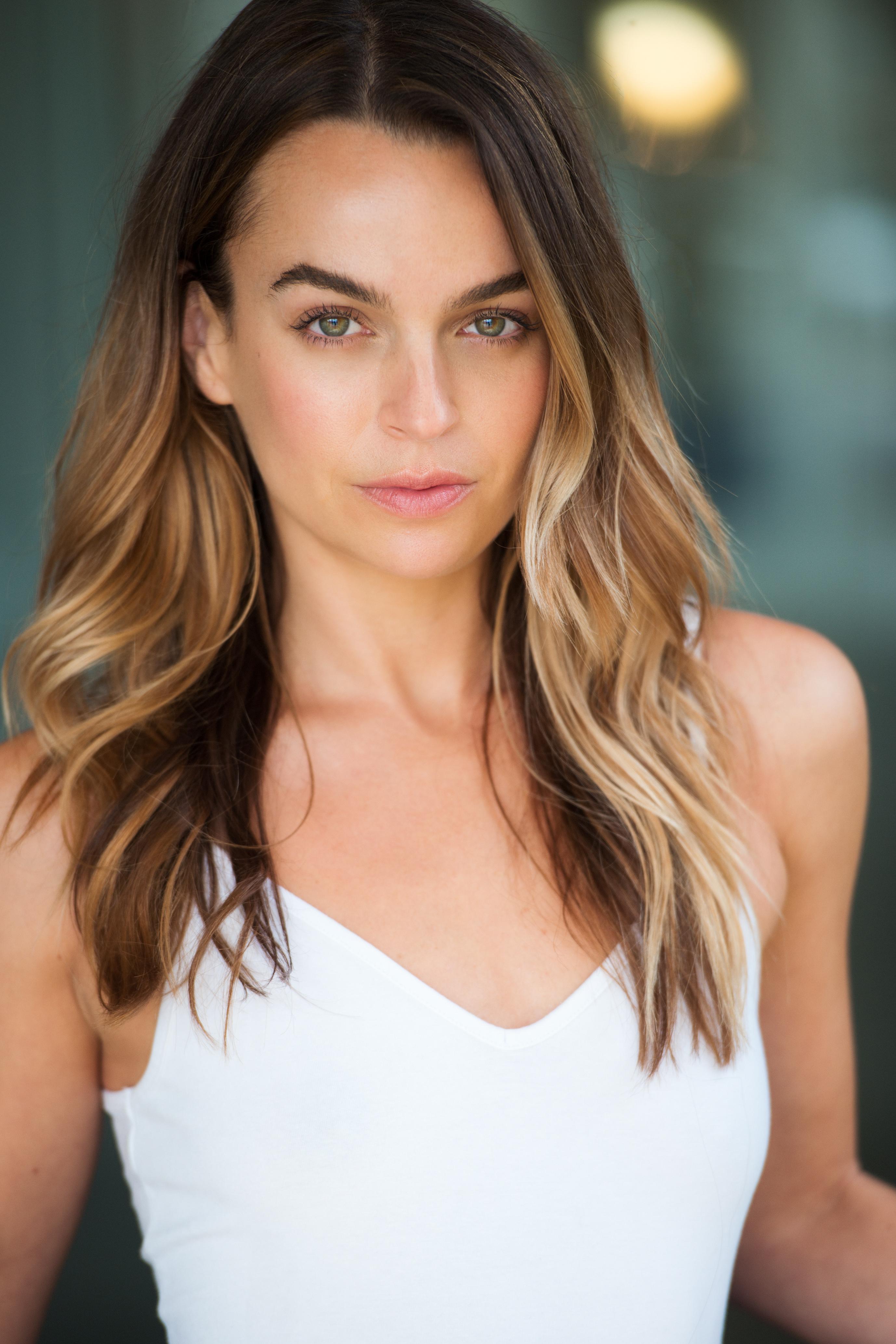 actor Bianca Bradey large photo