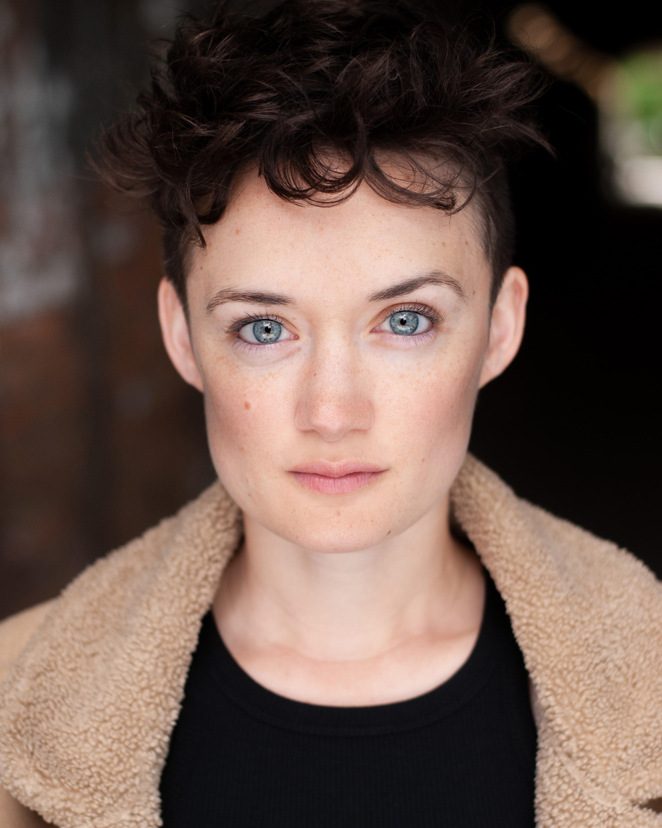 actor Cheryl Burniston large photo