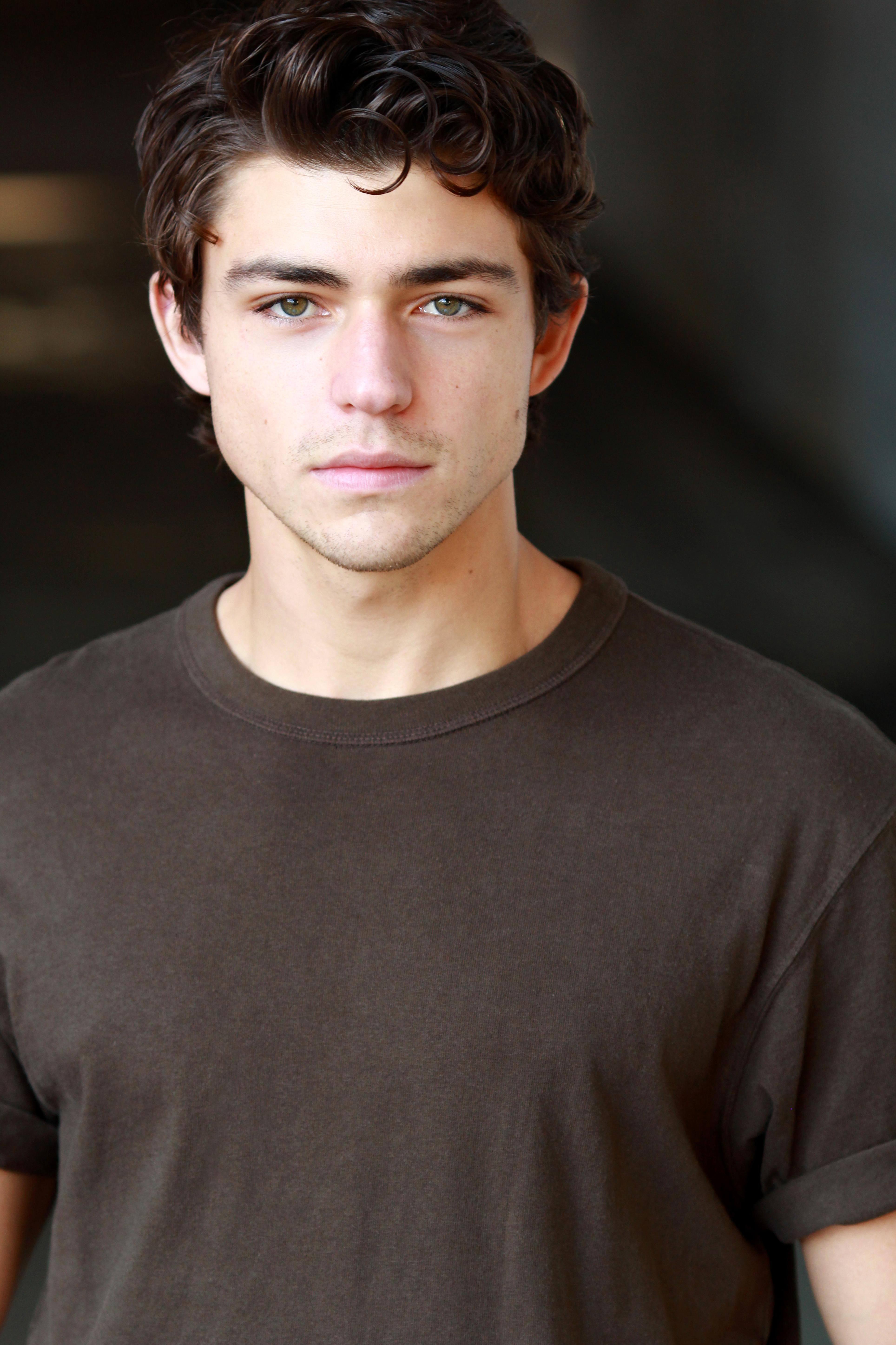 actor Joe Klocek large photo