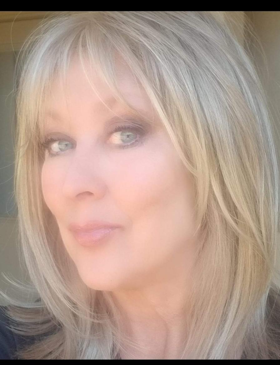 actor Theresa Mills large photo