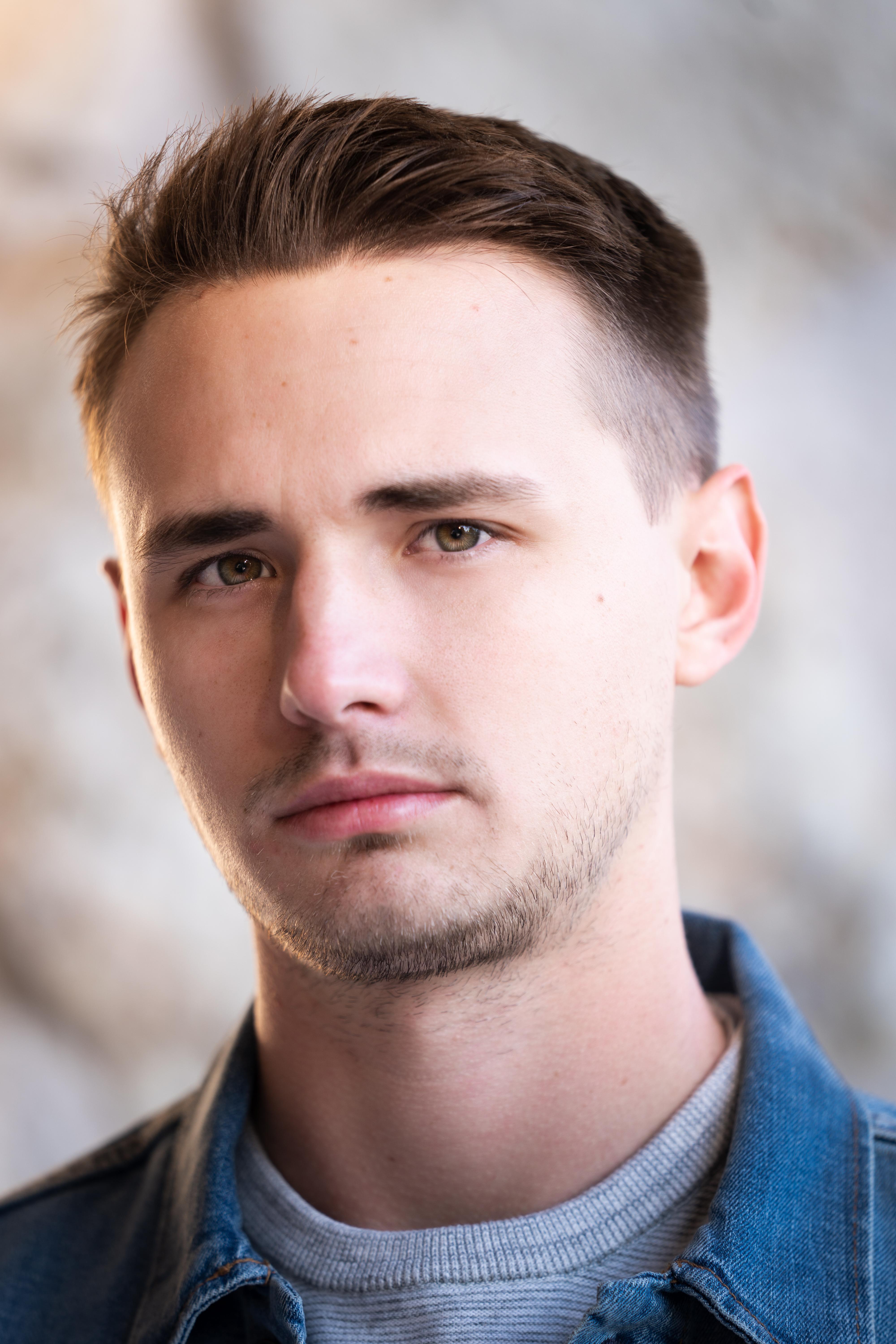 actor Kelby Kuempel large photo