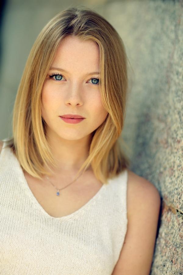 actor Charlotte Beaumont large photo