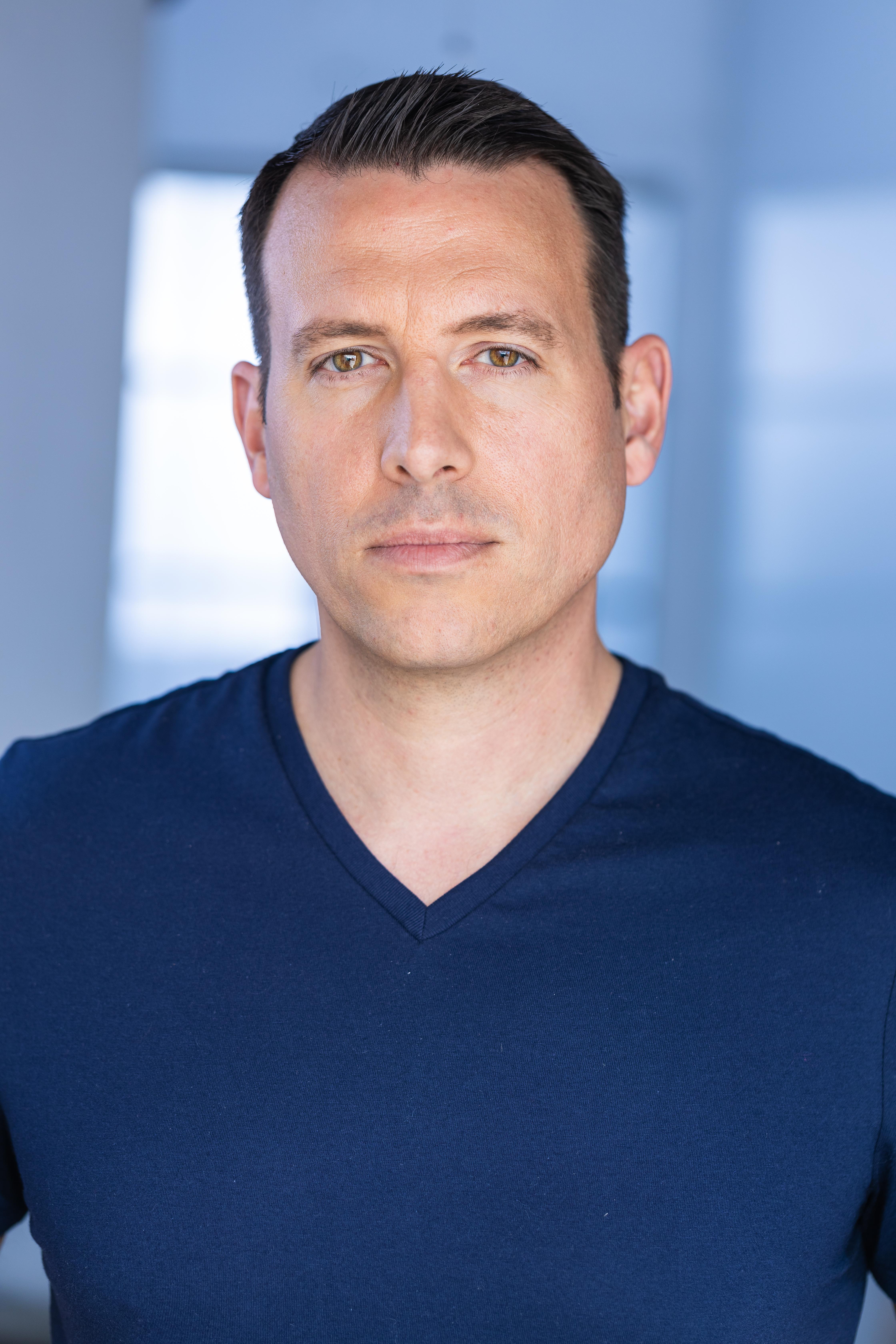 actor Derek Crowe large photo