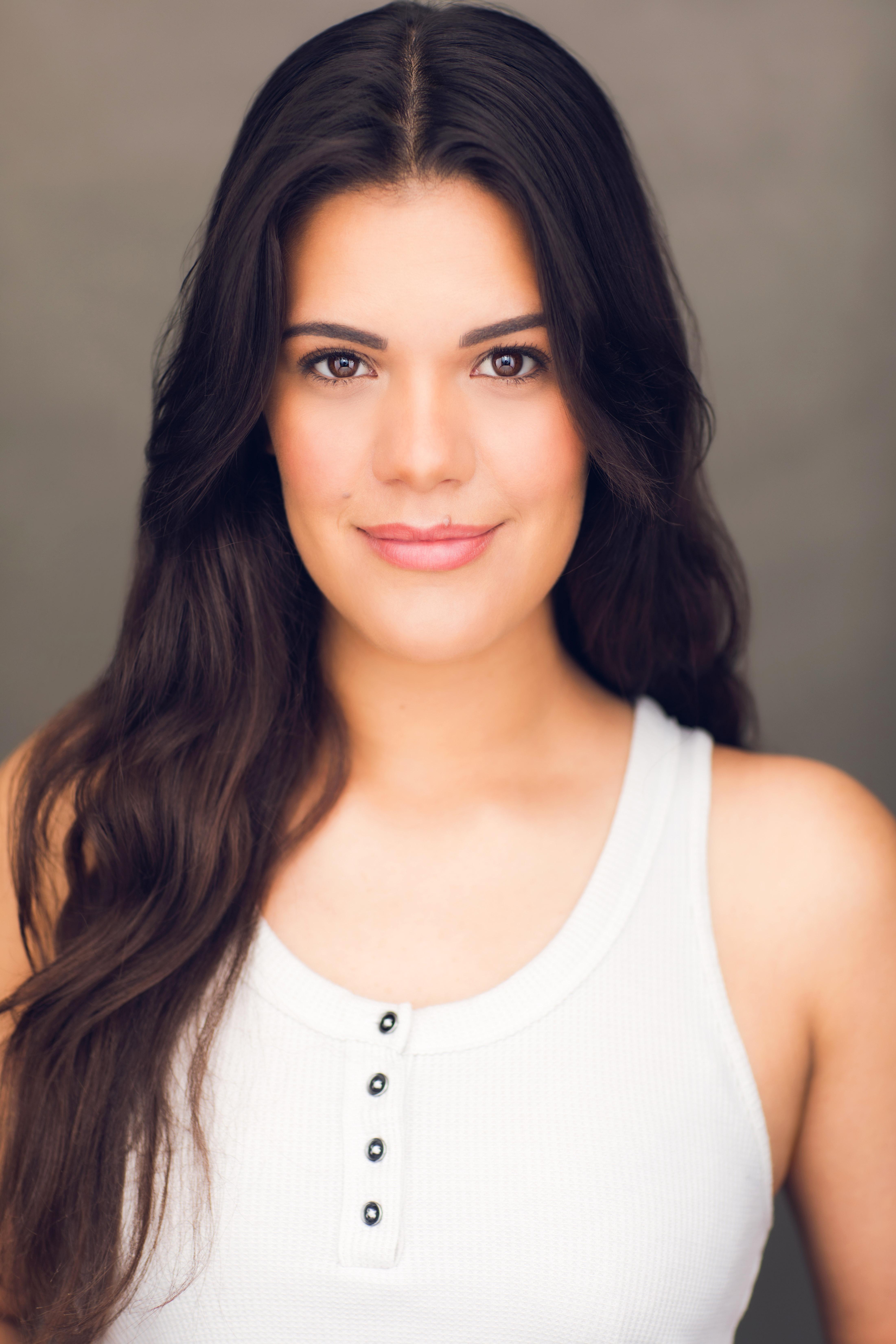 actor Erika Miranda large photo