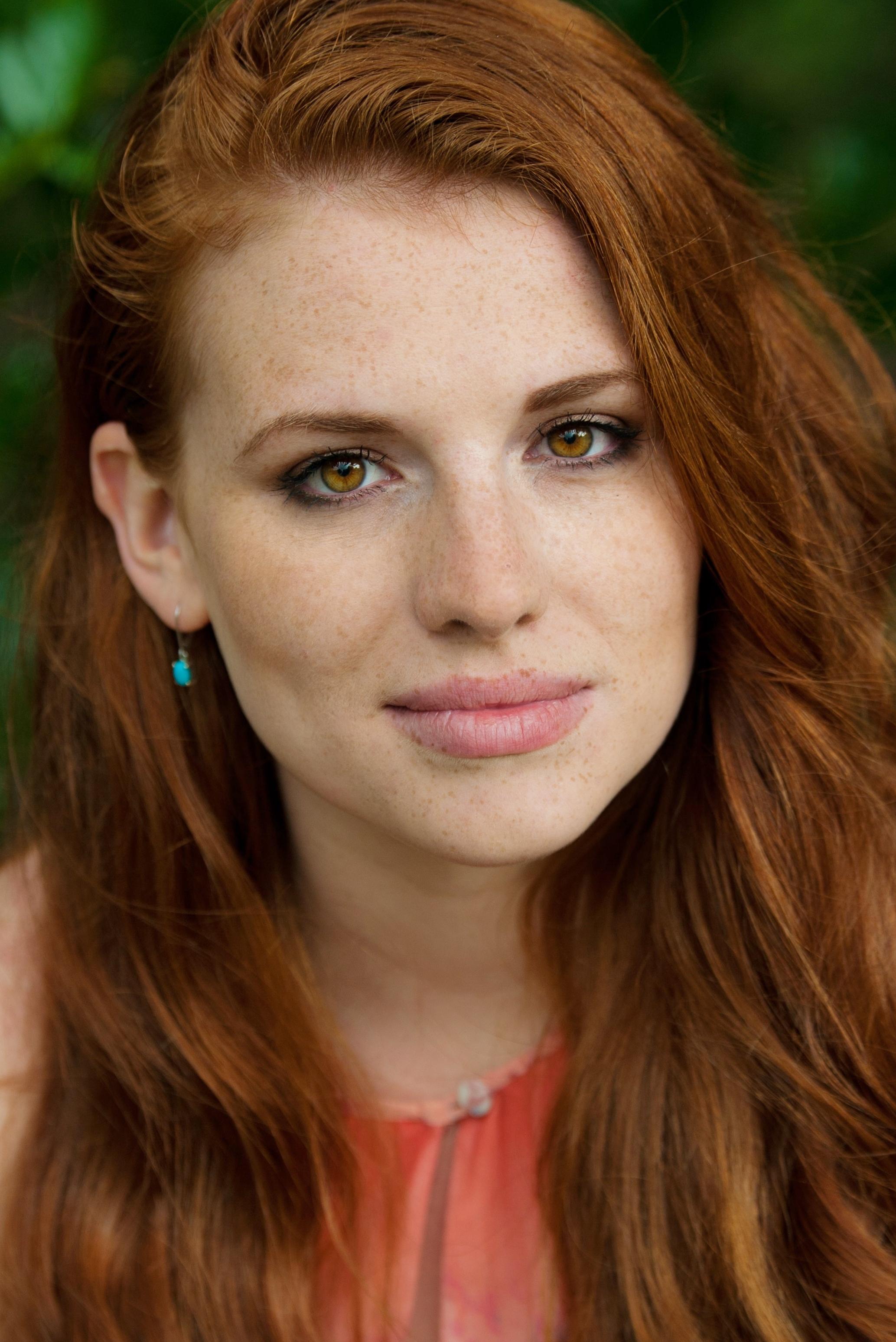 actor Grace Blackman large photo