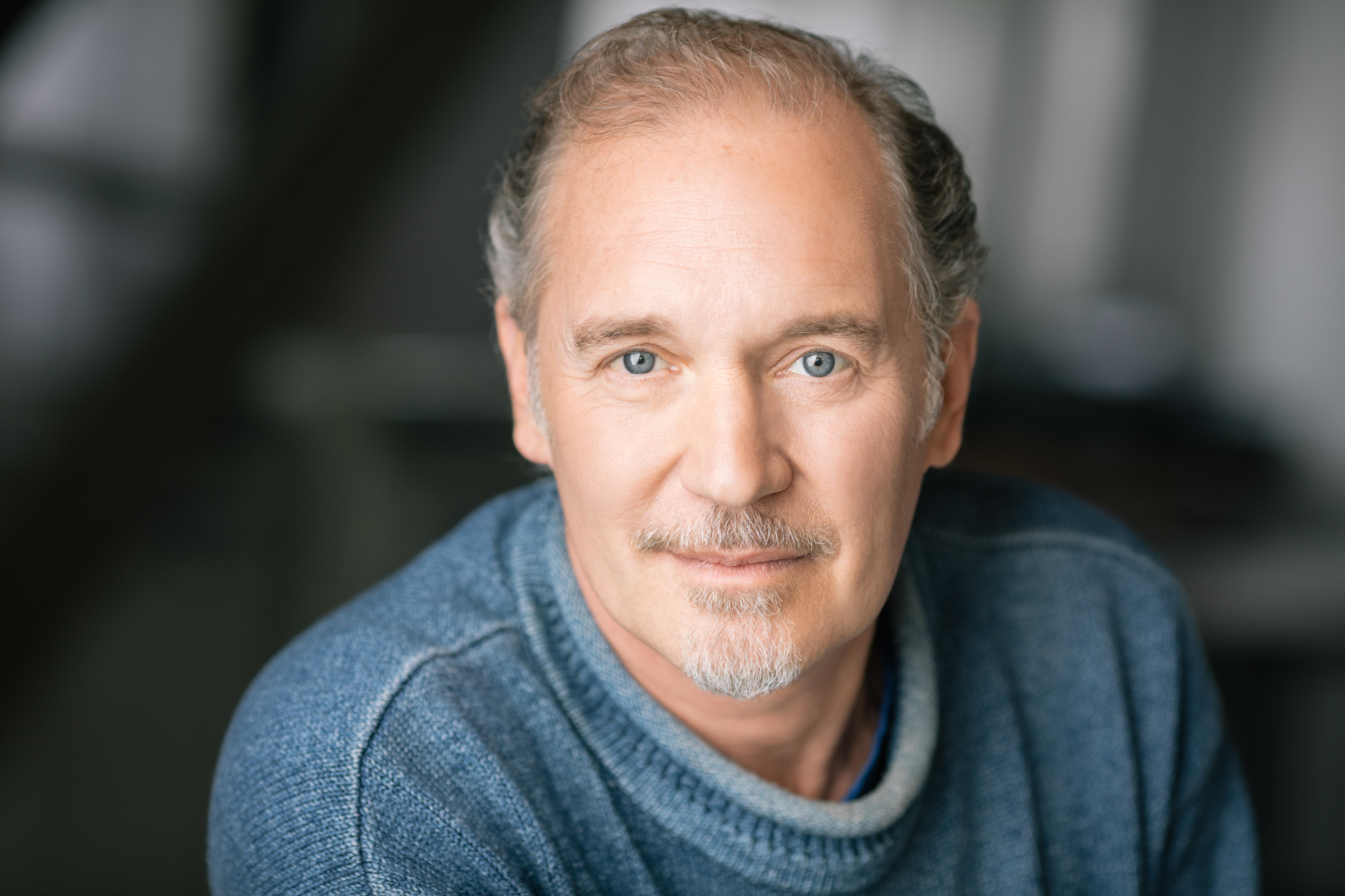 actor Adam Henderson large photo