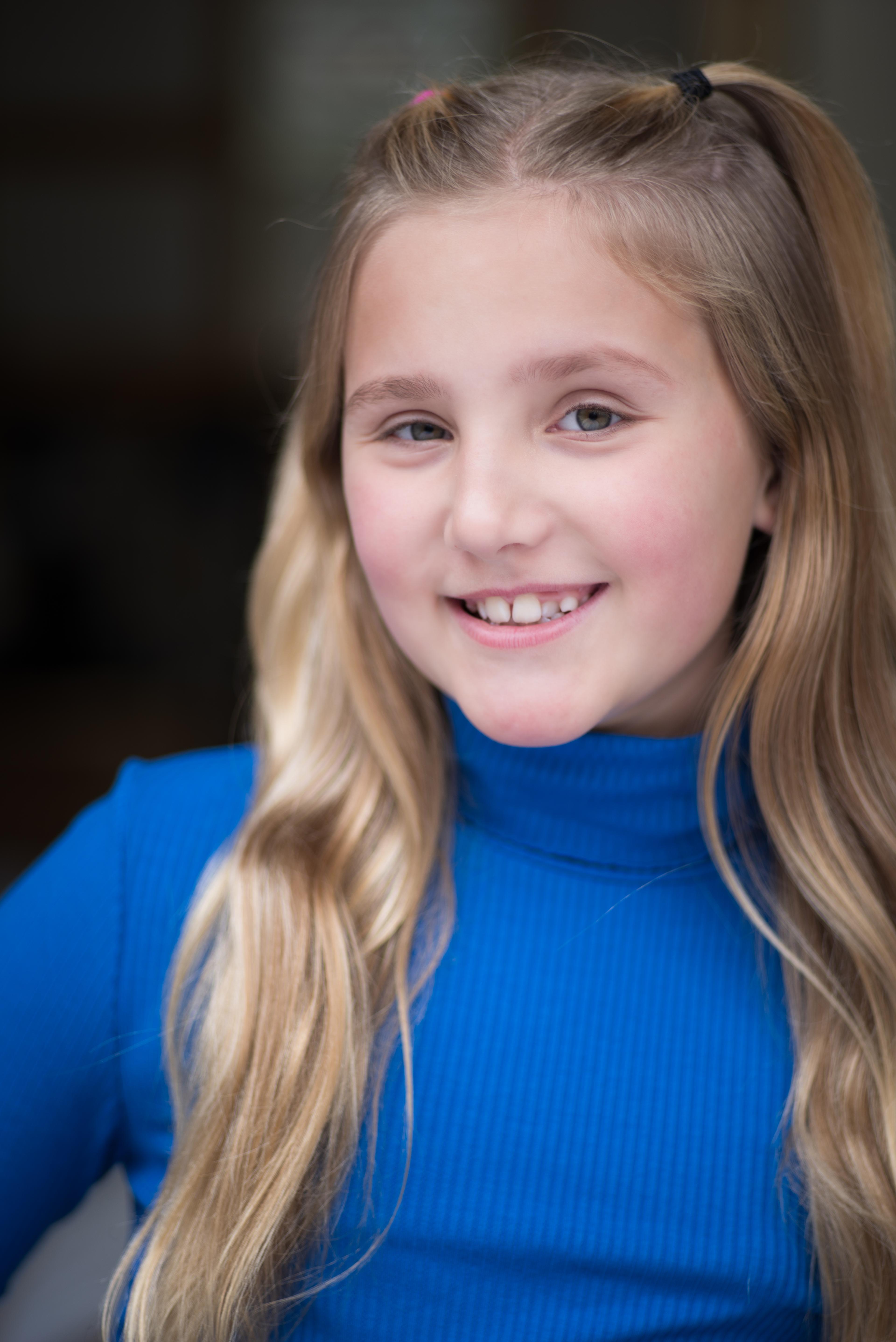 actor Poppy Gillett large photo