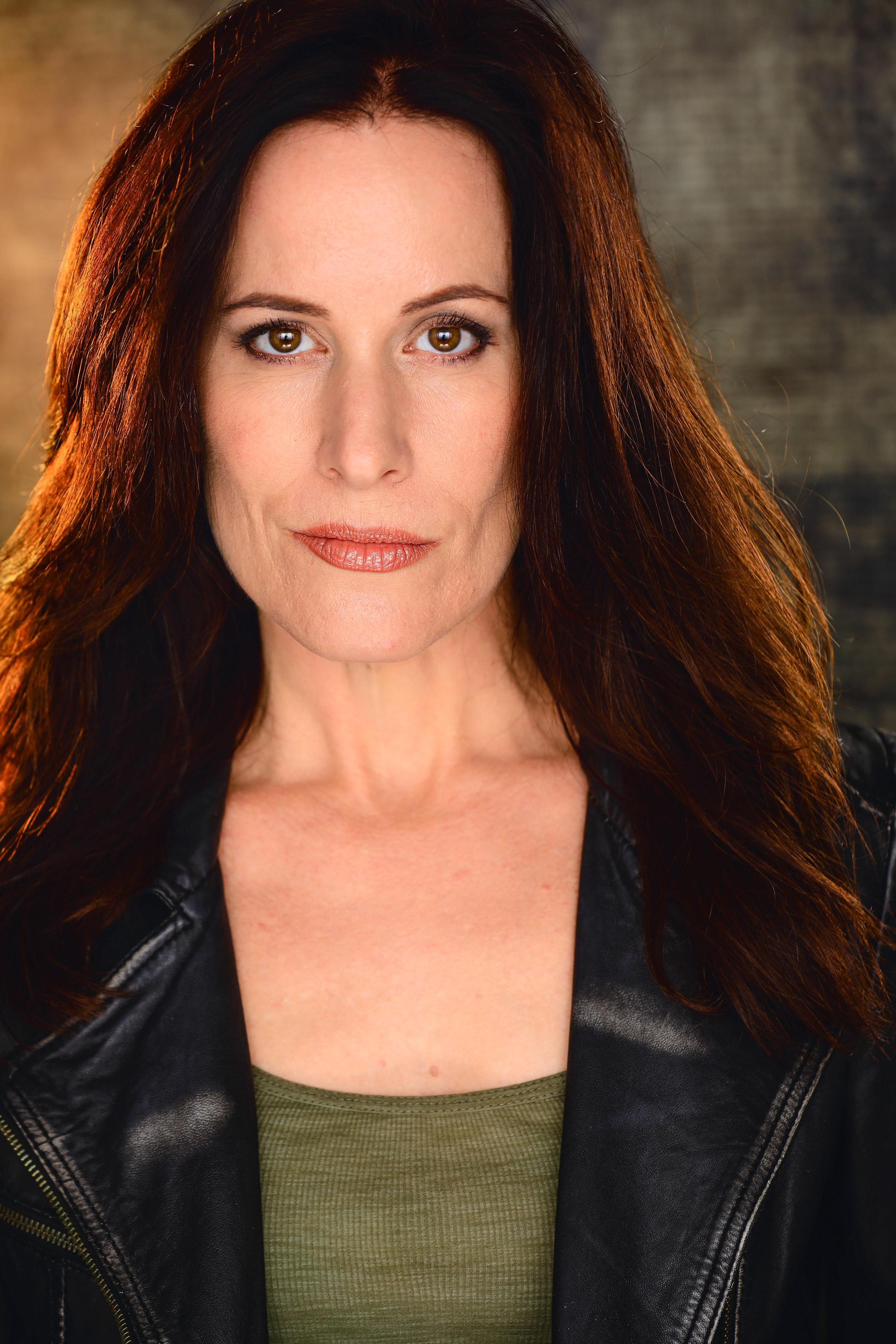 actor Holly Moore large photo