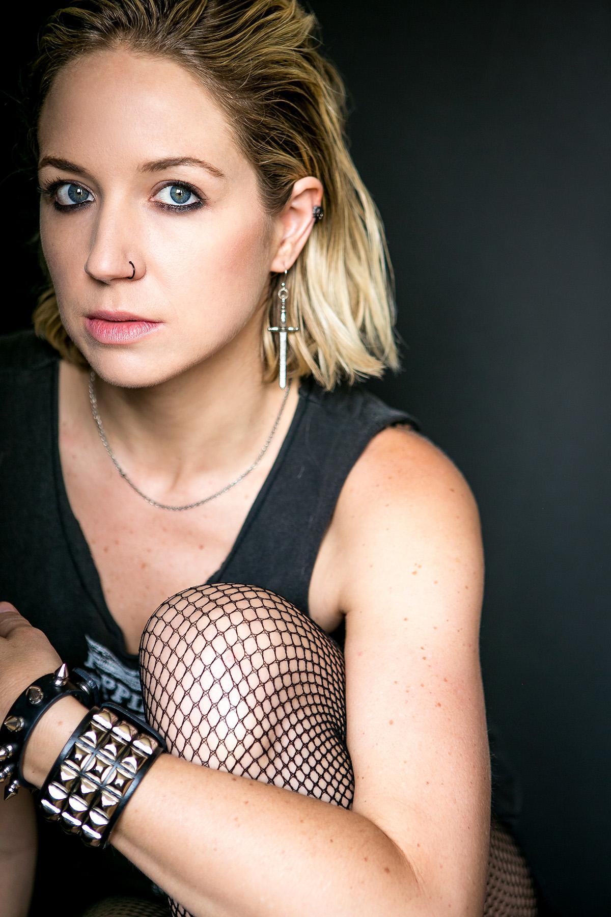 actor Alyssa Suede large photo