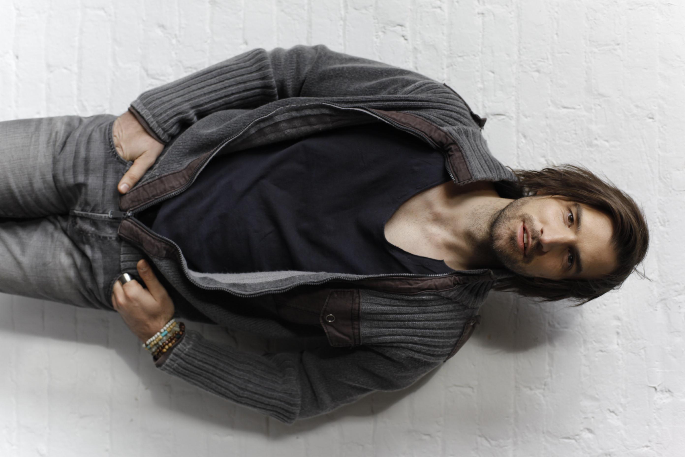 actor Aaron Mathias large photo