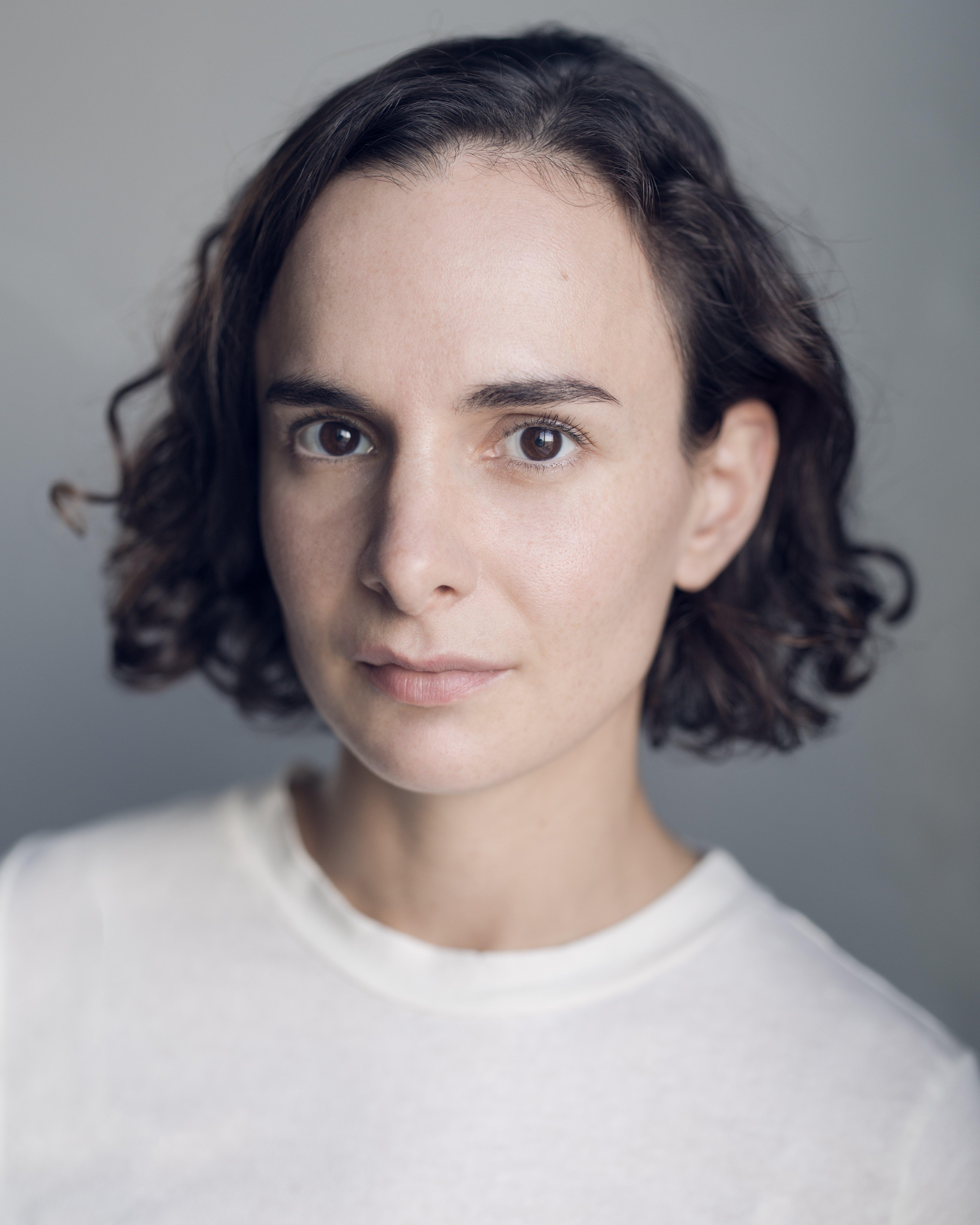 actor Simona Bitmate large photo