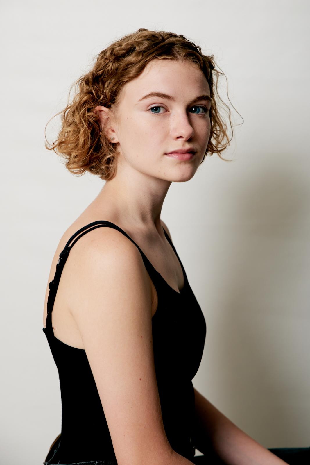 actor Orla Hill large photo