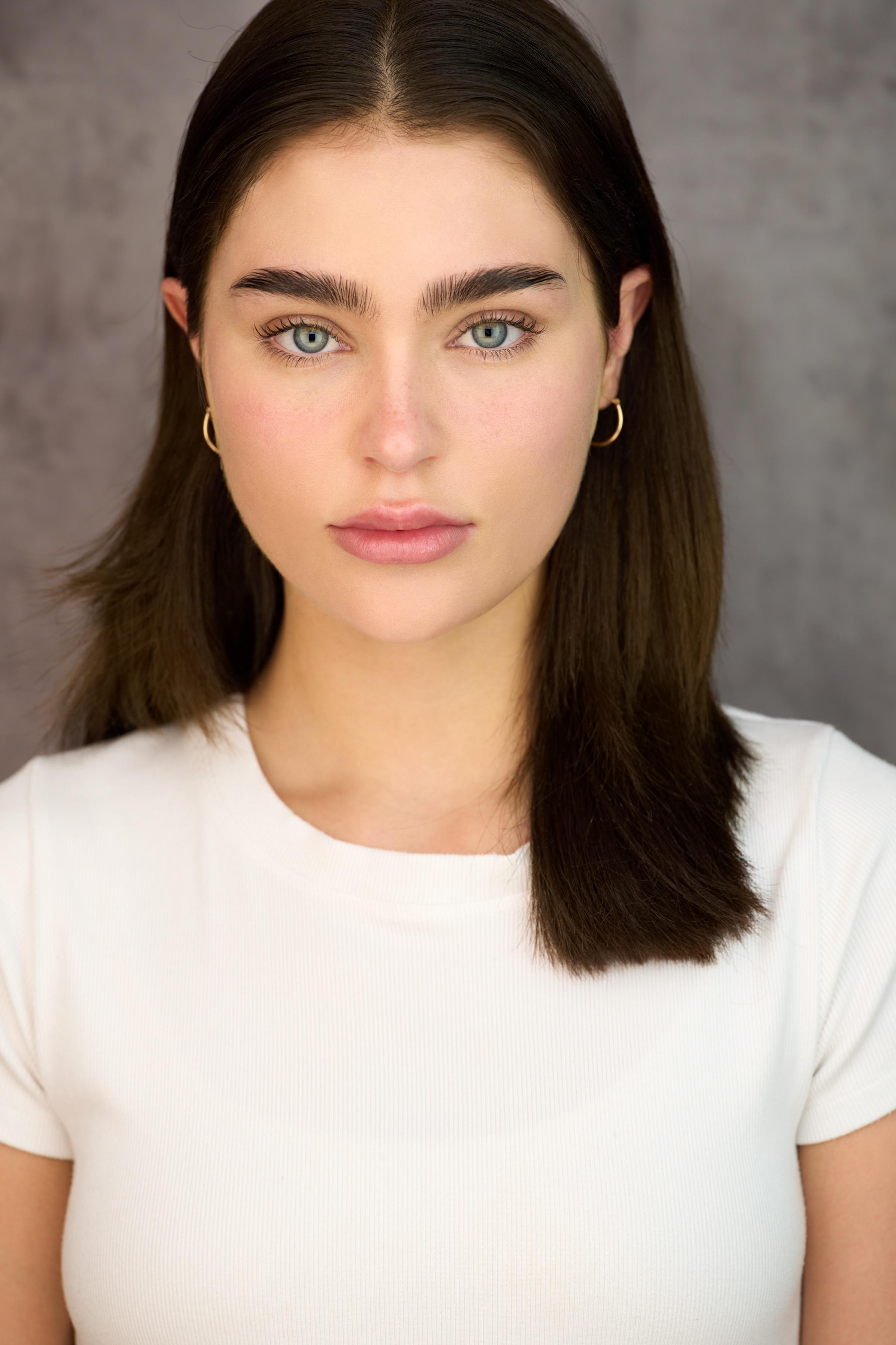 actor Sophi Knight large photo