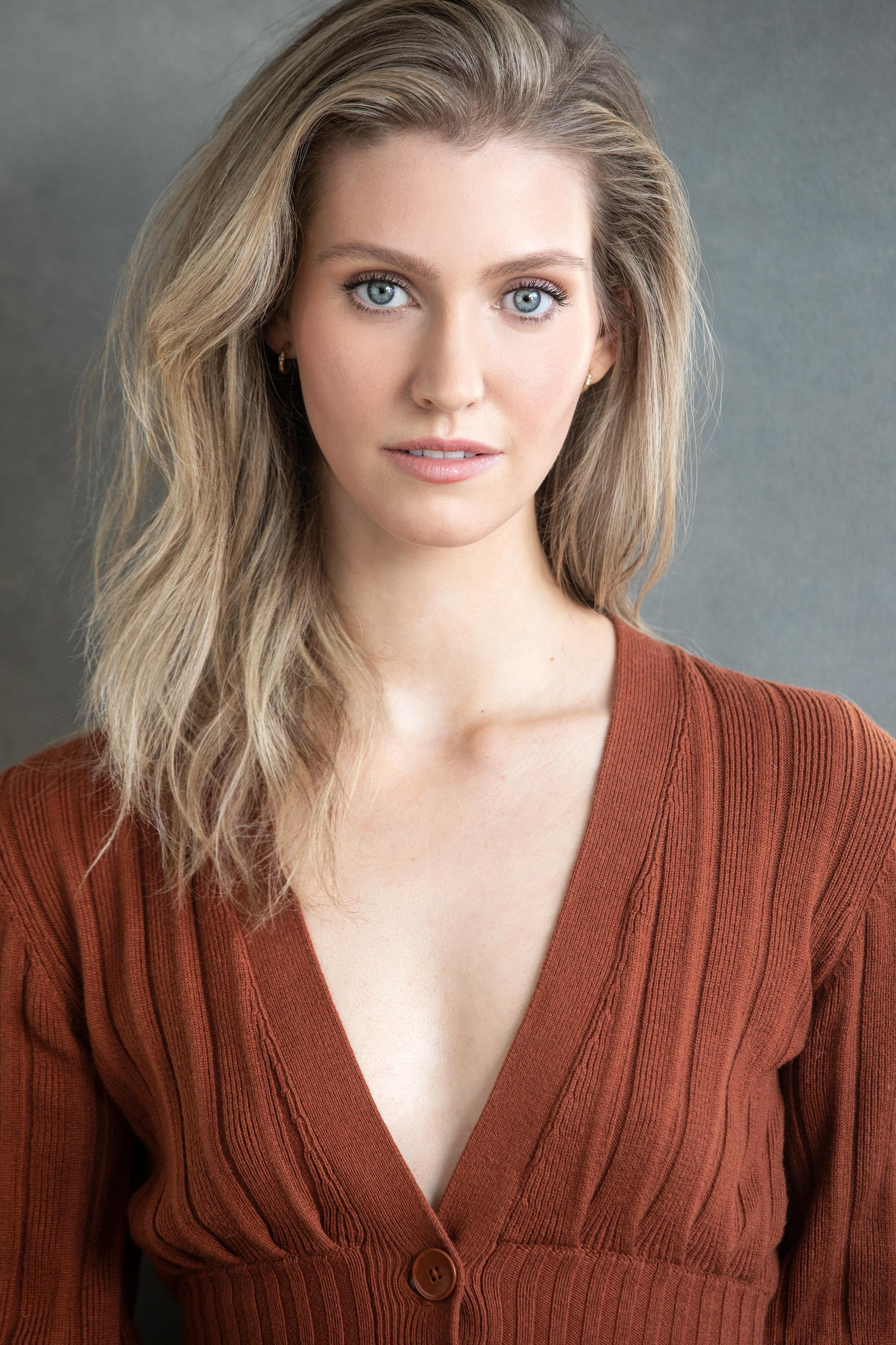 actor Olivia Hammond large photo