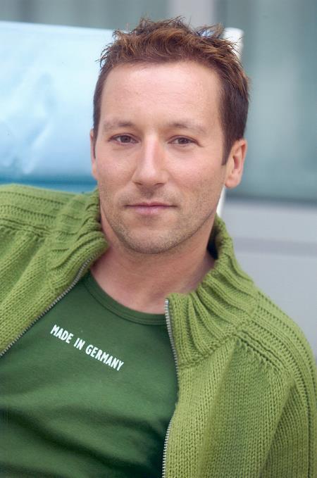 actor Oliver Broumis large photo