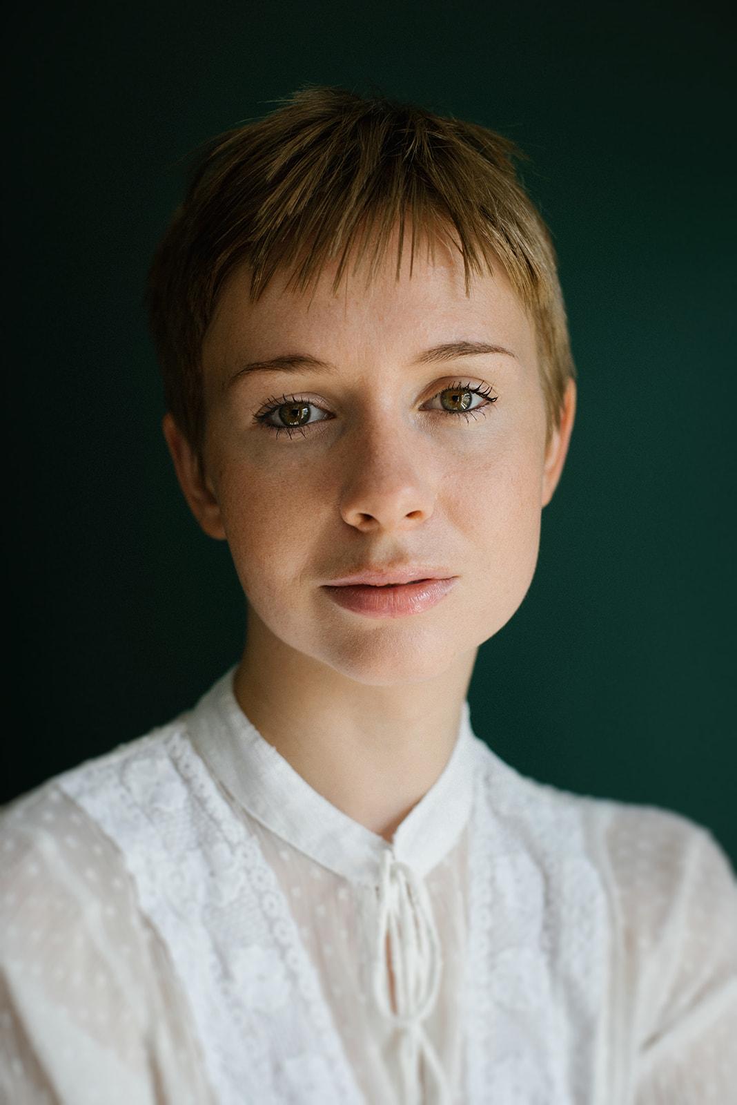 actor Laura Greenwood large photo