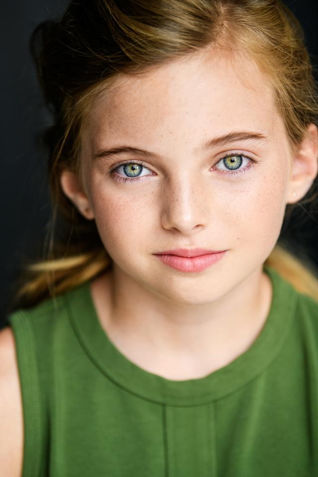 actor Anniston Almond large photo