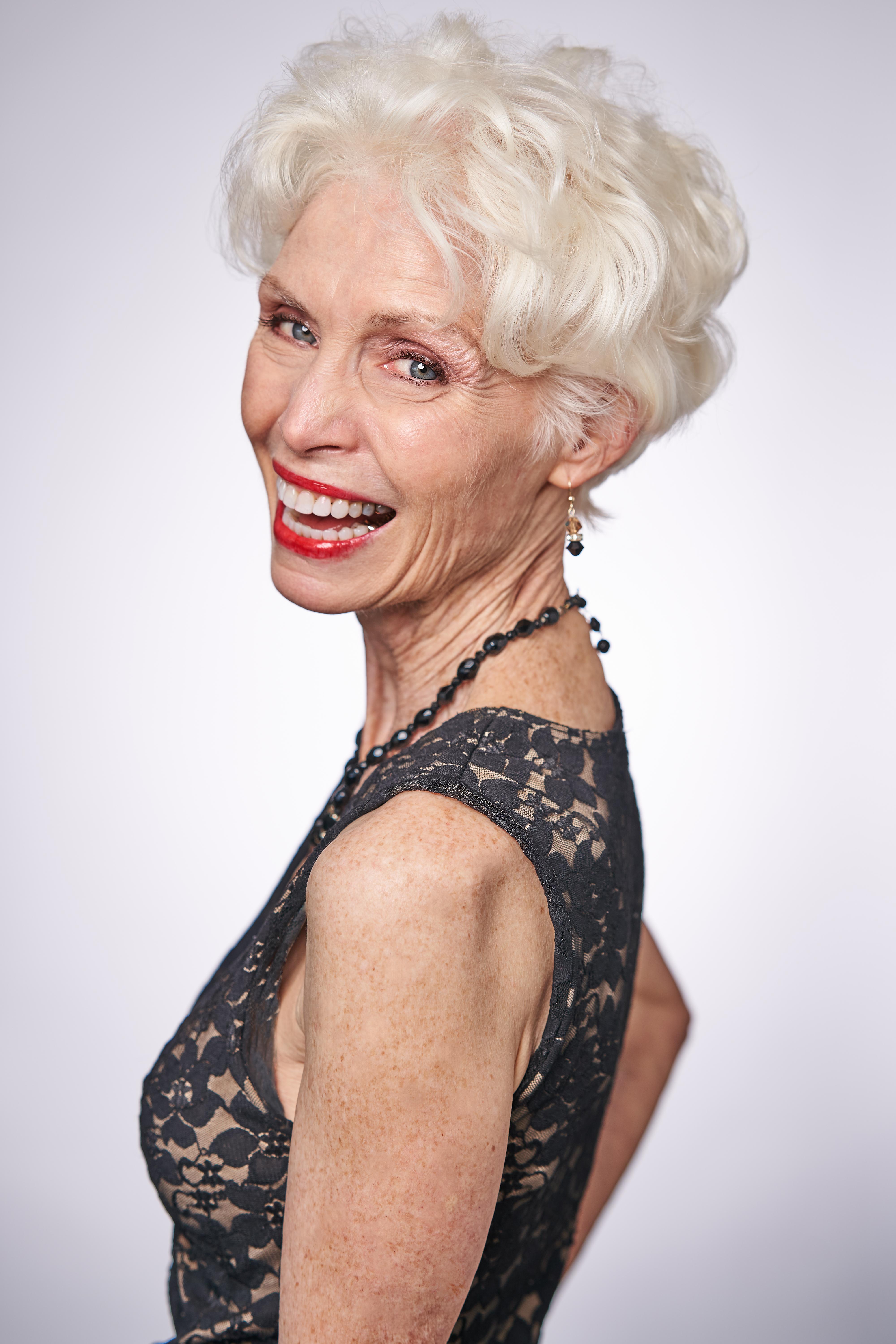 actor Claire Montgomery large photo