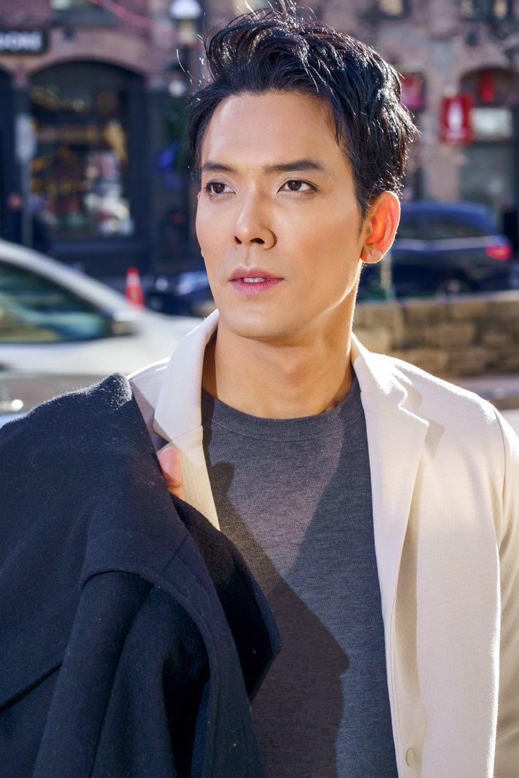 actor Bloom Varin large photo