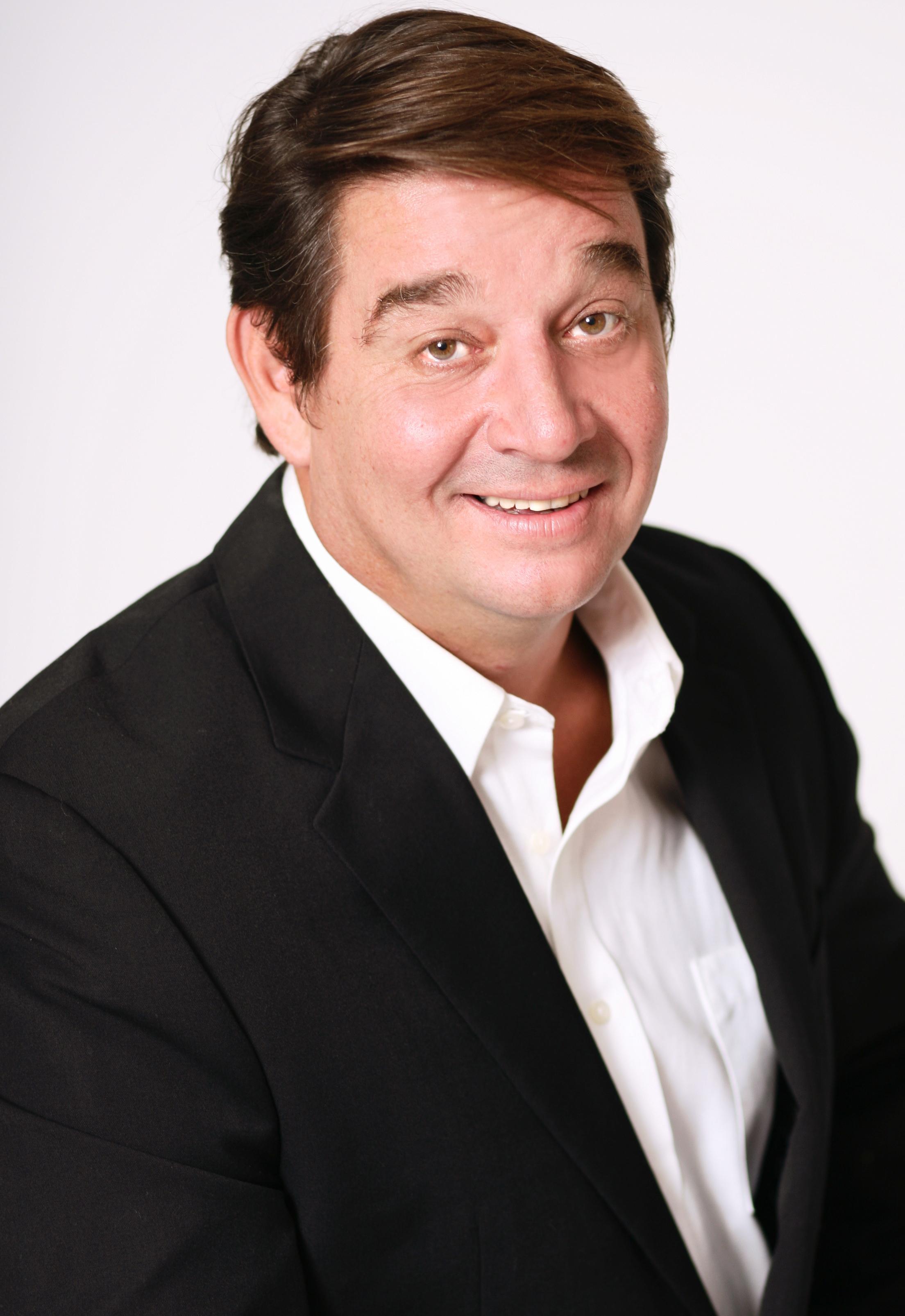 actor Louie Lawless large photo