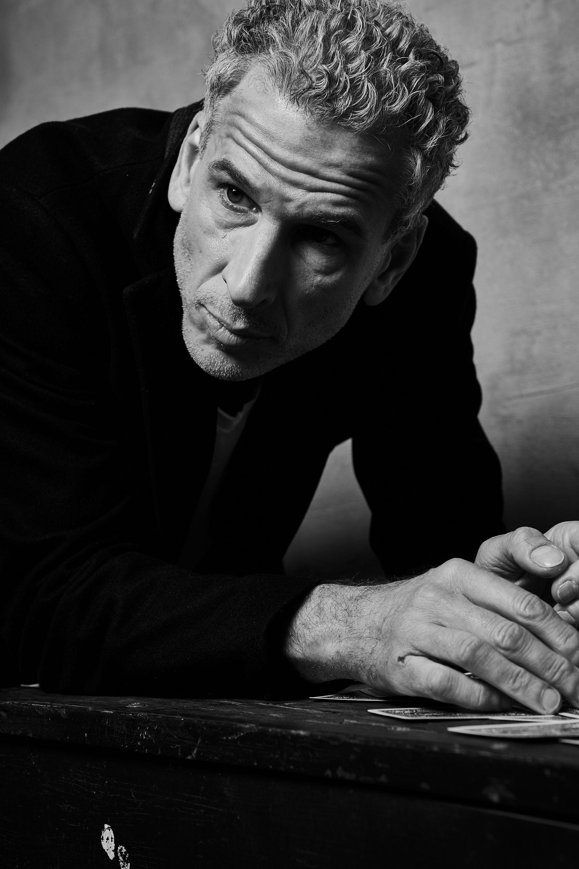 actor Andrew Oliveri large photo