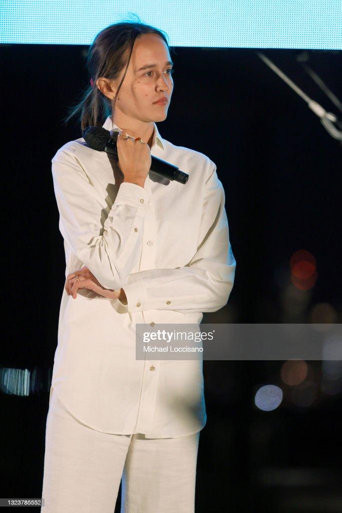 actor Lily Gavin large photo