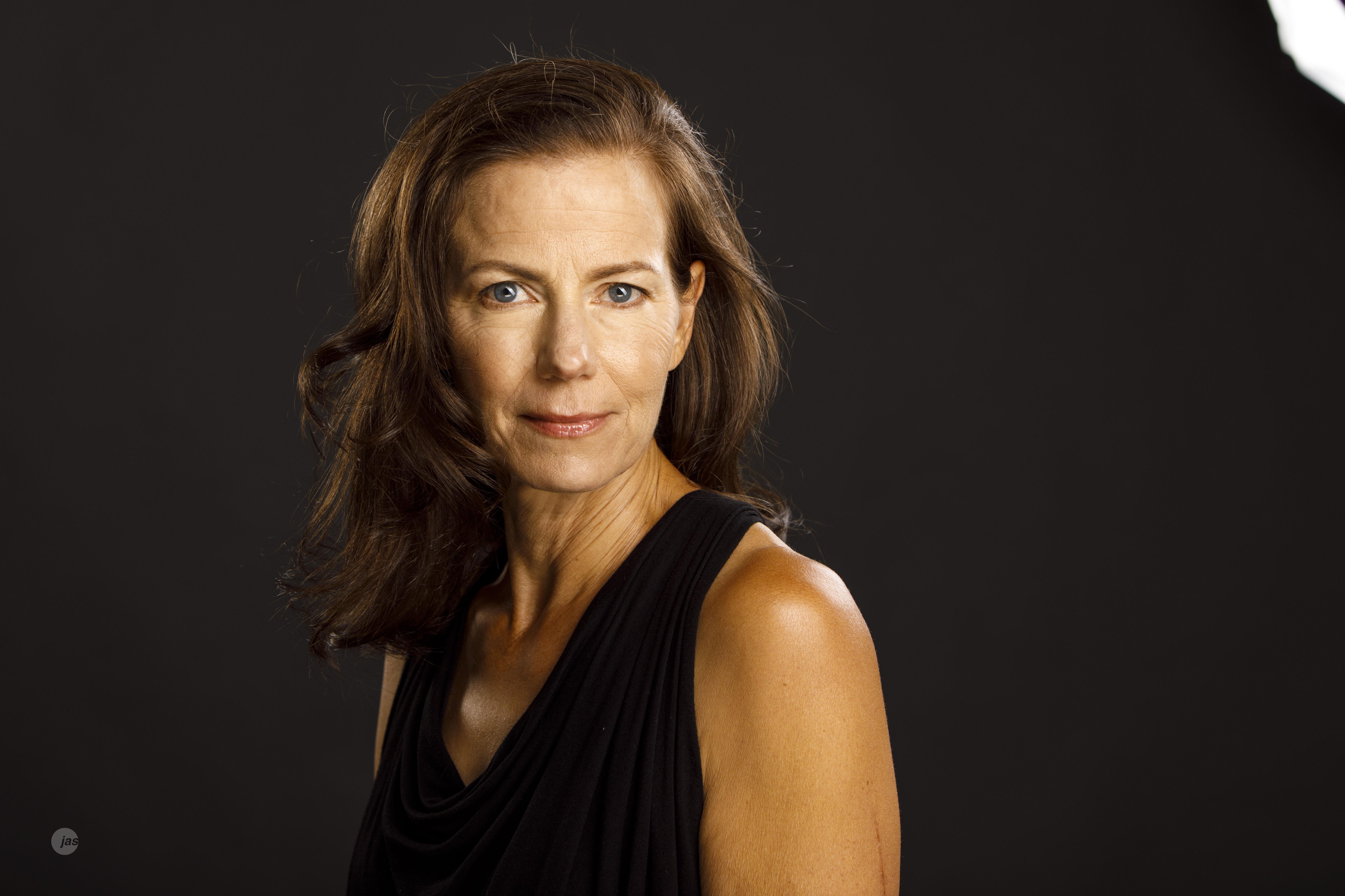 actor Michelle Keller large photo