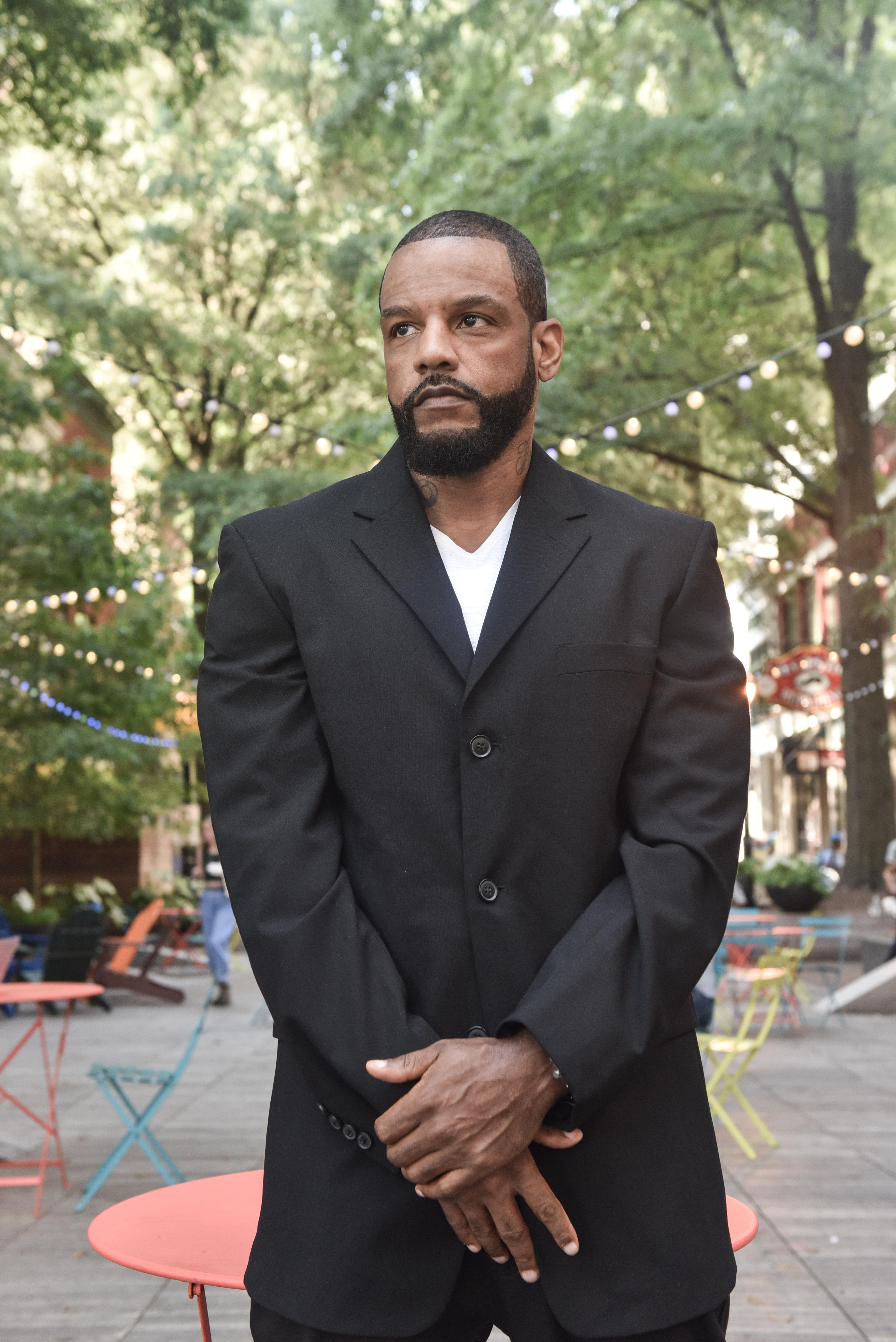 actor Mann Robinson large photo