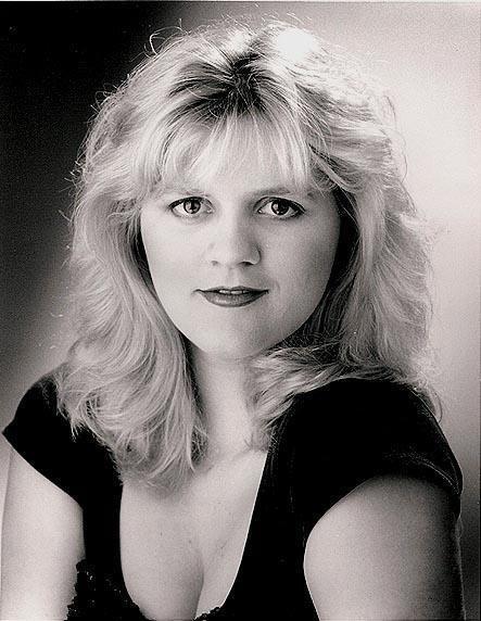 actor Brenda Whitehead large photo