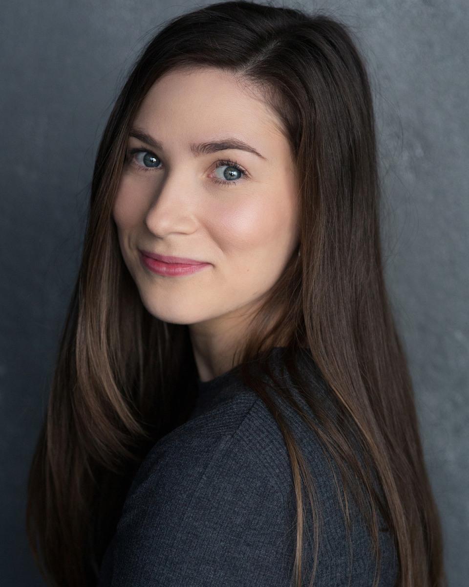 actor Mari Izzard large photo