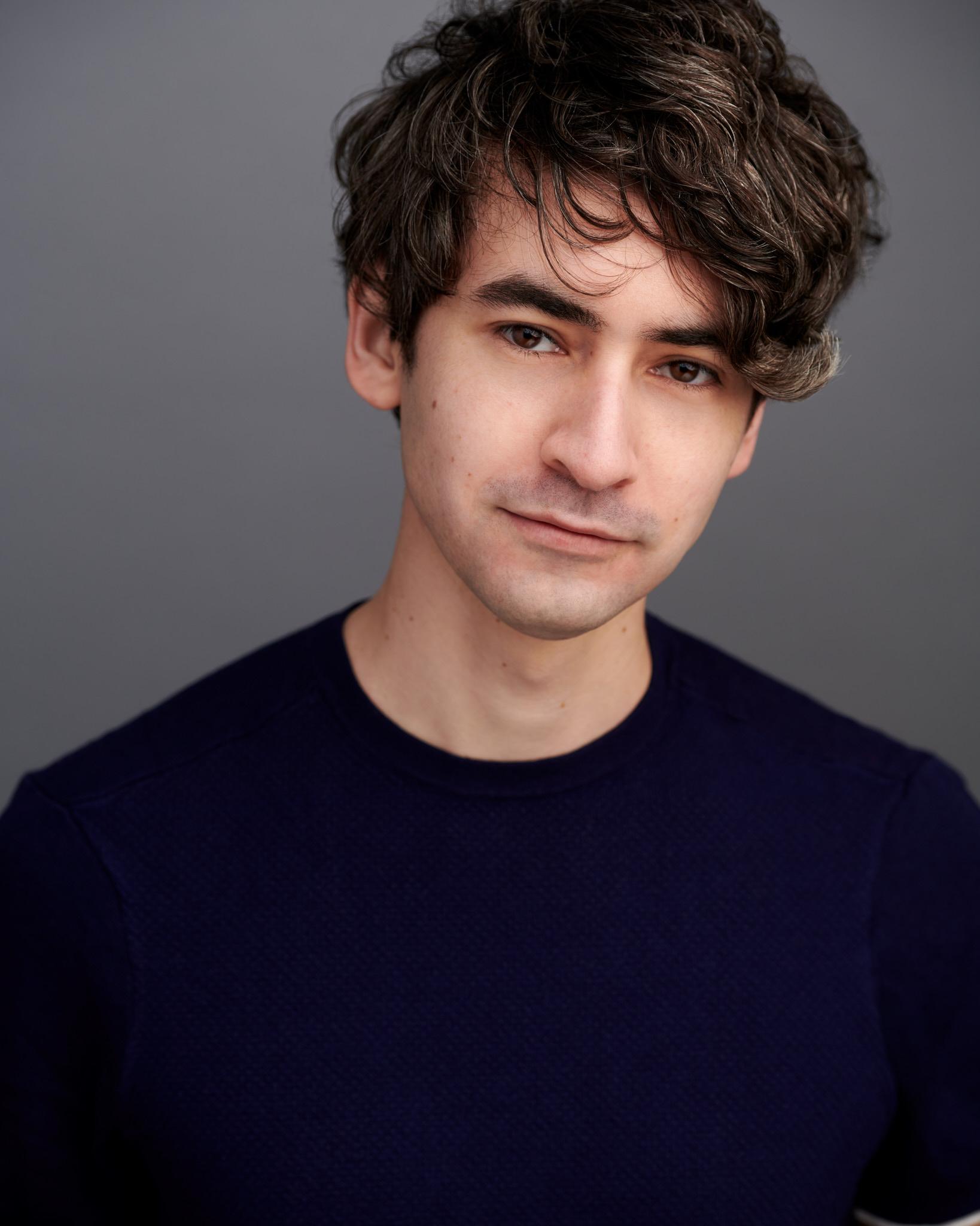 actor Peter Oliver large photo