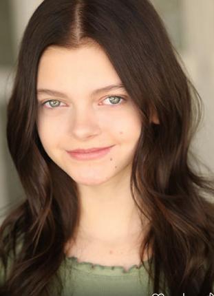 actor Emily Kelavos large photo