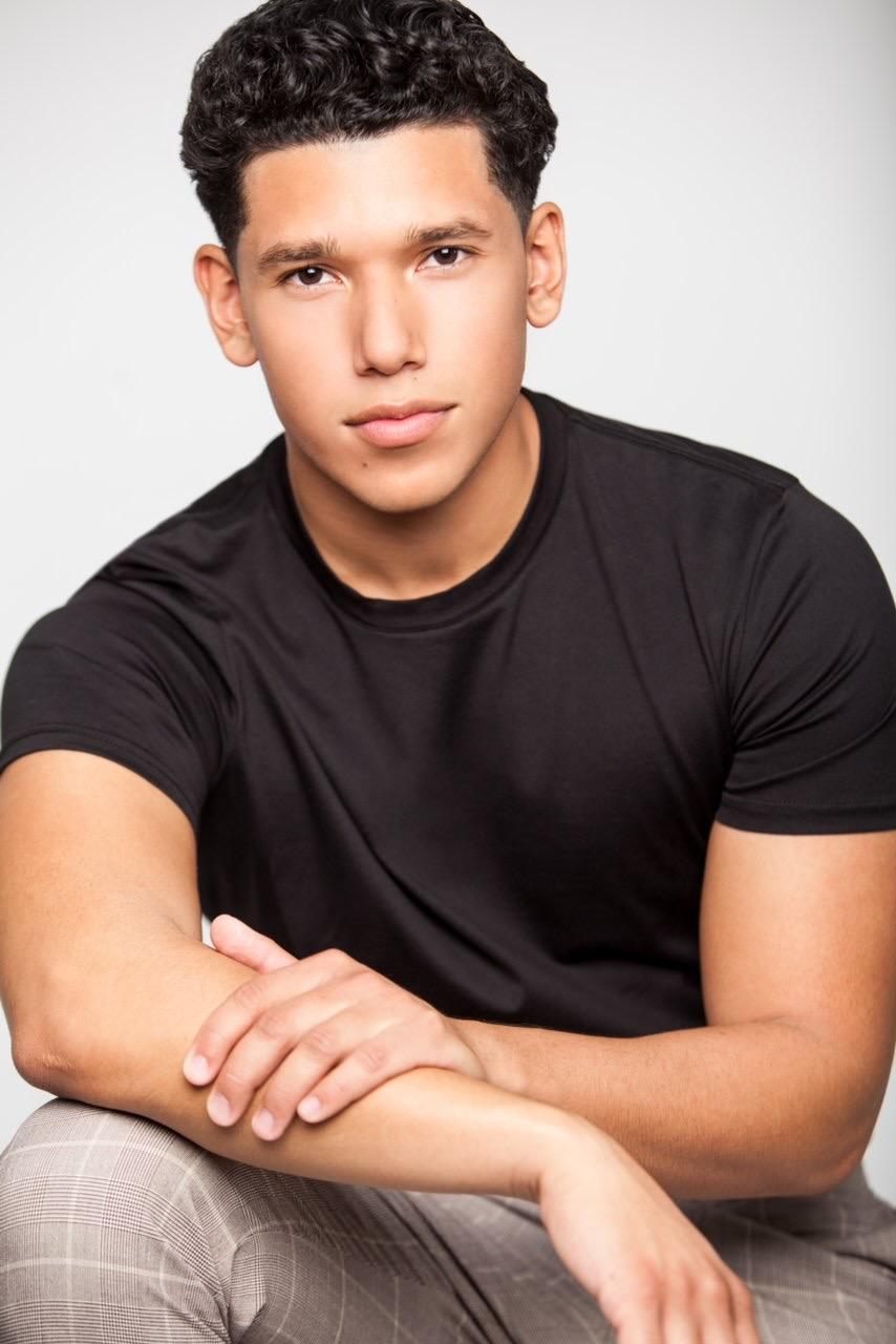 actor Alexander Dominguez large photo