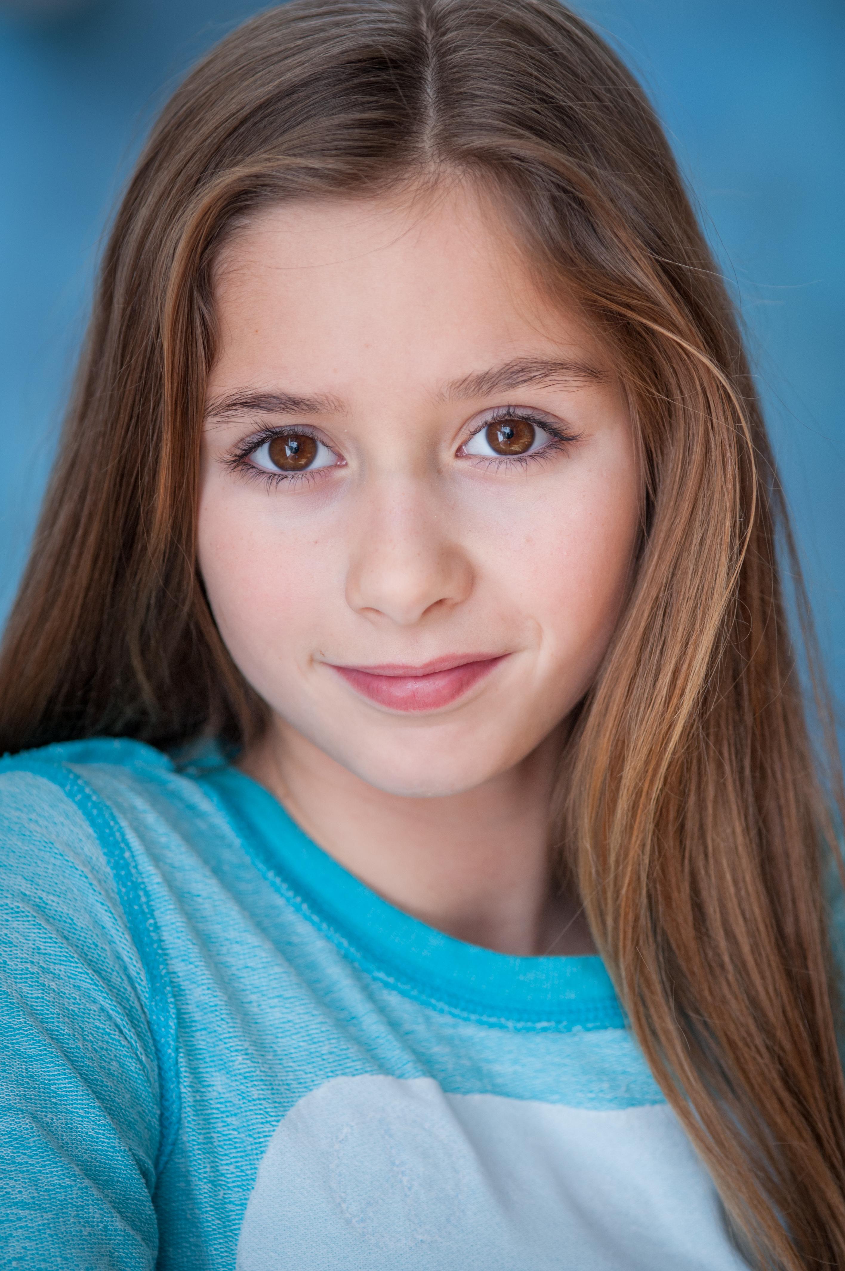 actor Alina Adams large photo