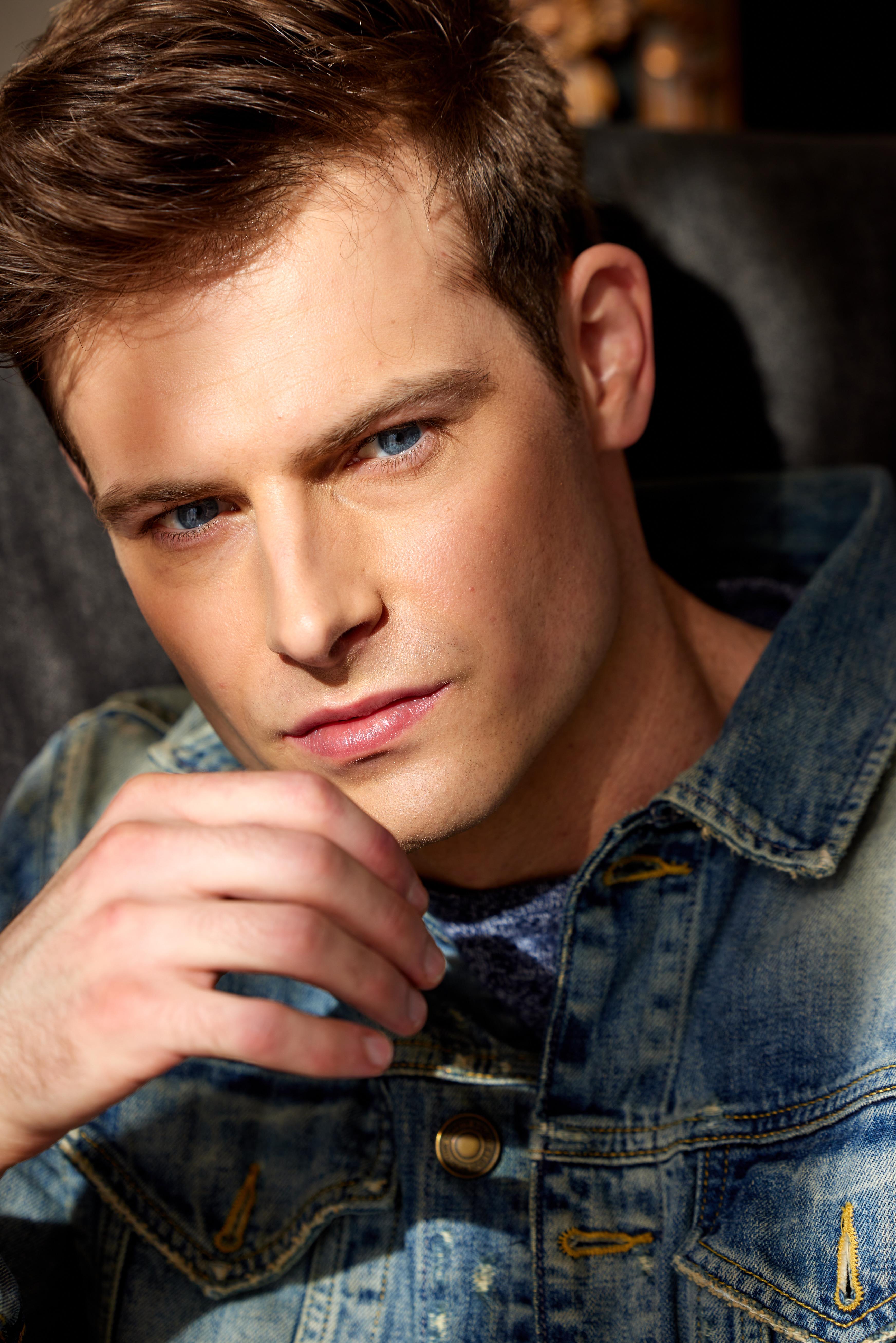 actor Zachary Roozen large photo