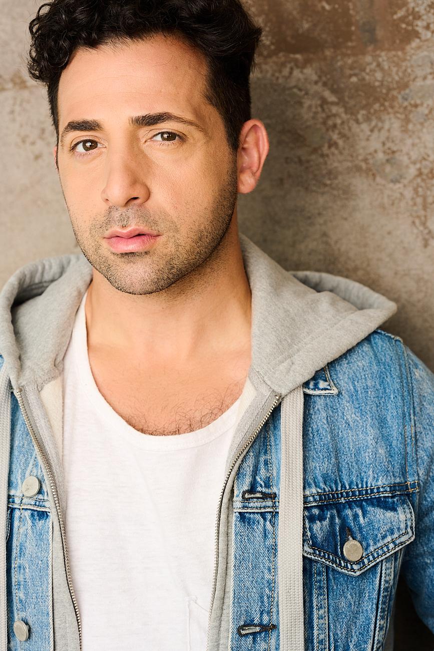 actor Johnny Cannizzaro large photo