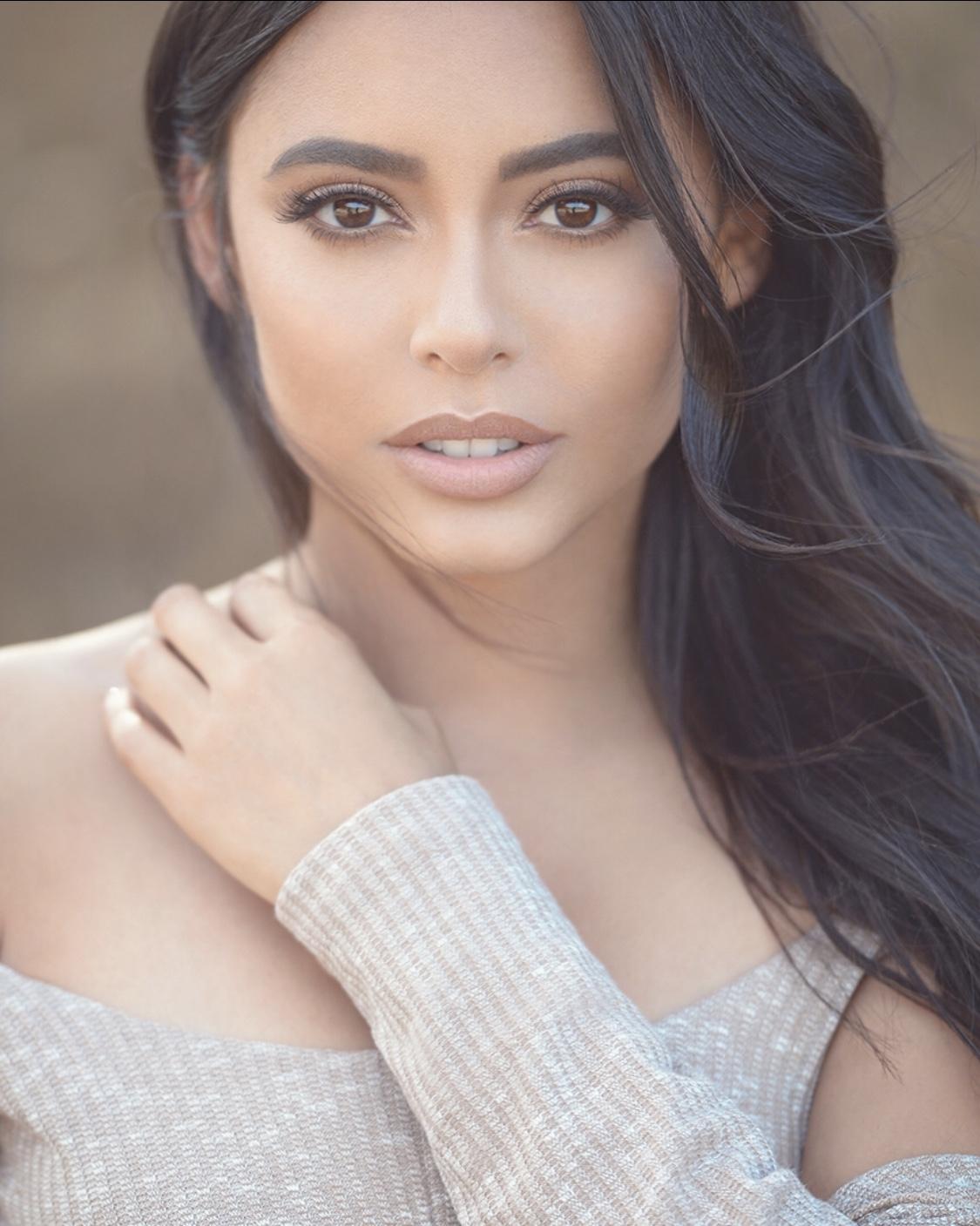 actor Michelle Hayden large photo