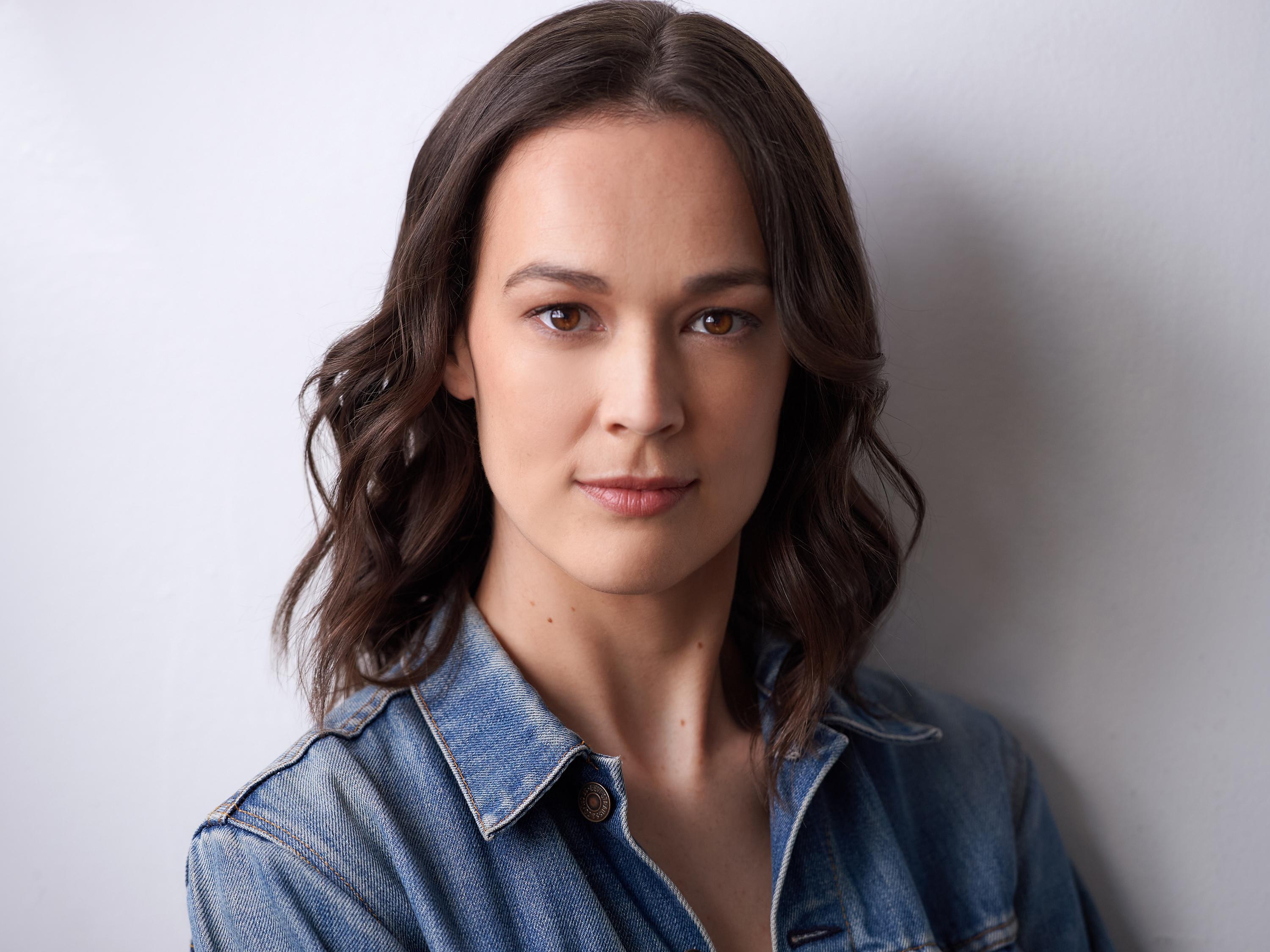 actor Shannon Lahaie large photo