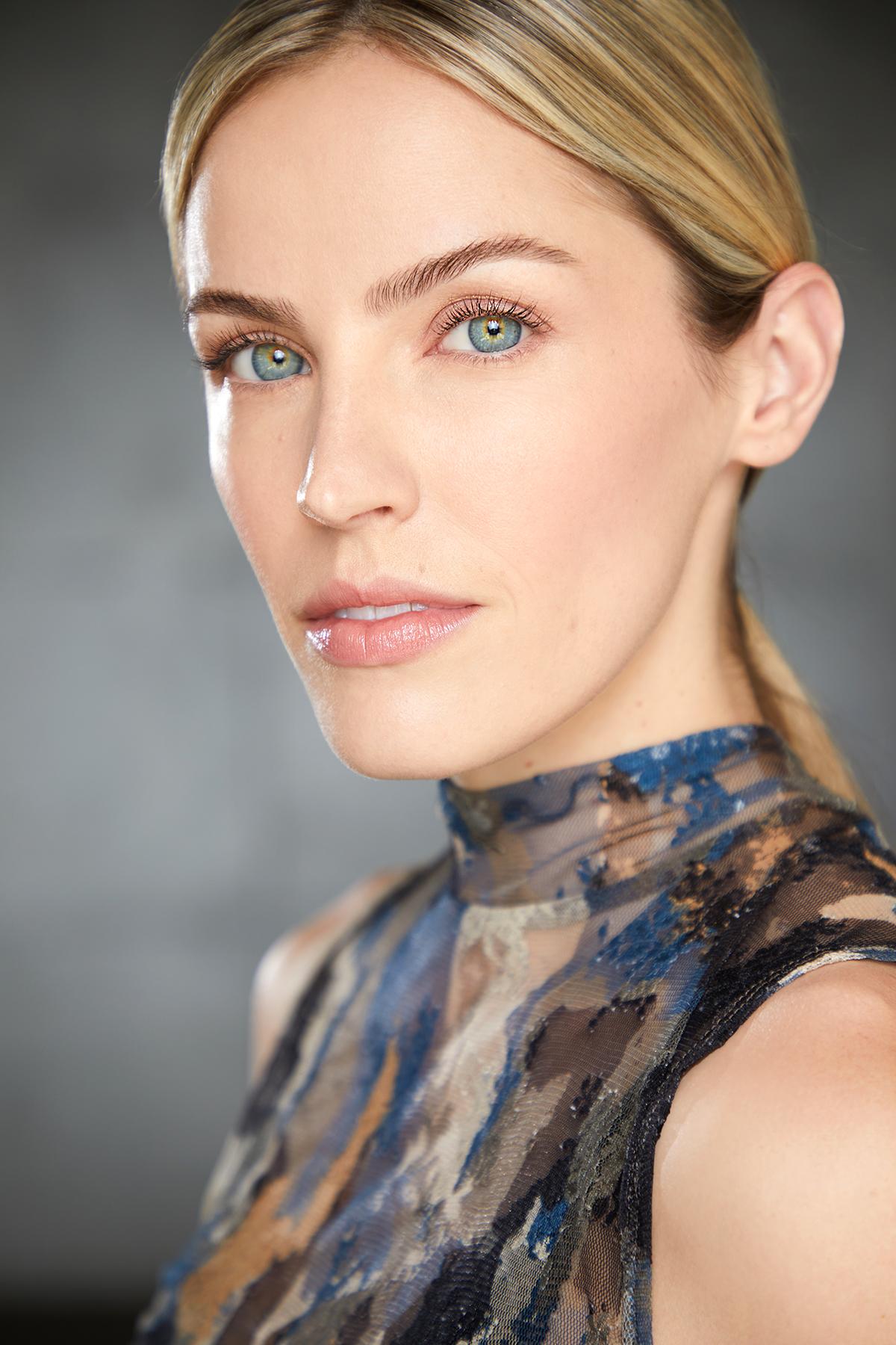 actor Mia Marcon large photo